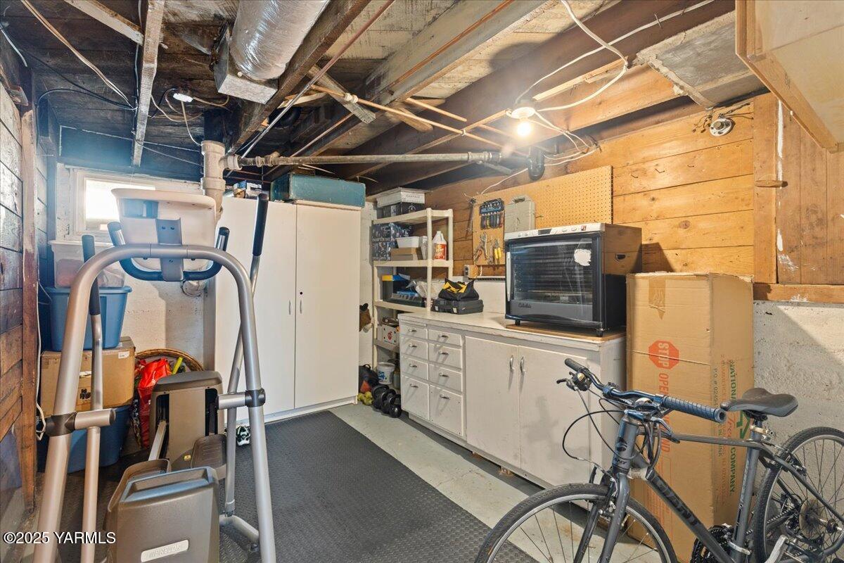 210 S 18th Ave