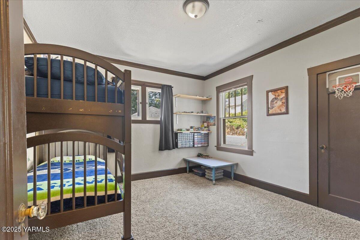 210 S 18th Ave