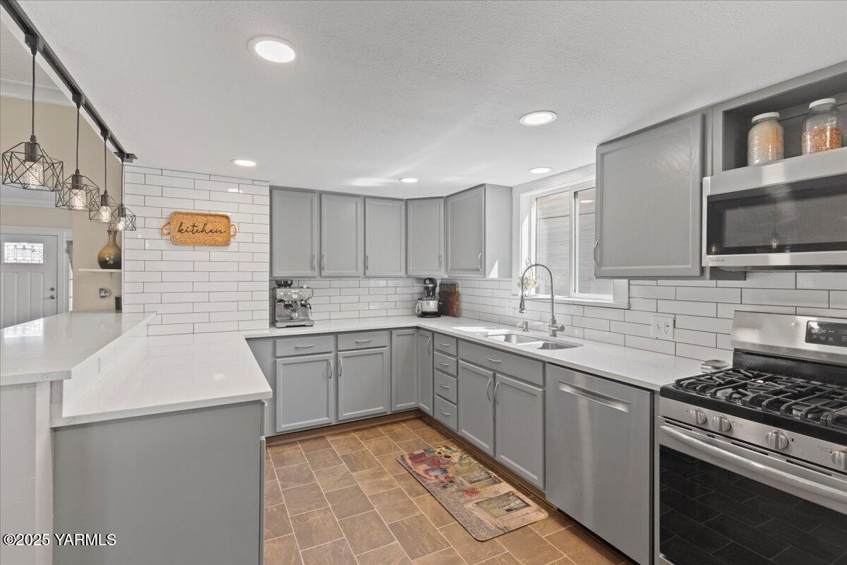 210 S 18th Ave