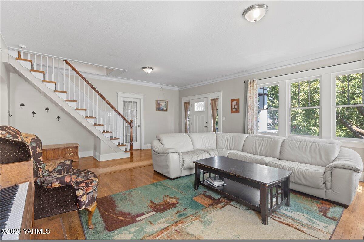 210 S 18th Ave