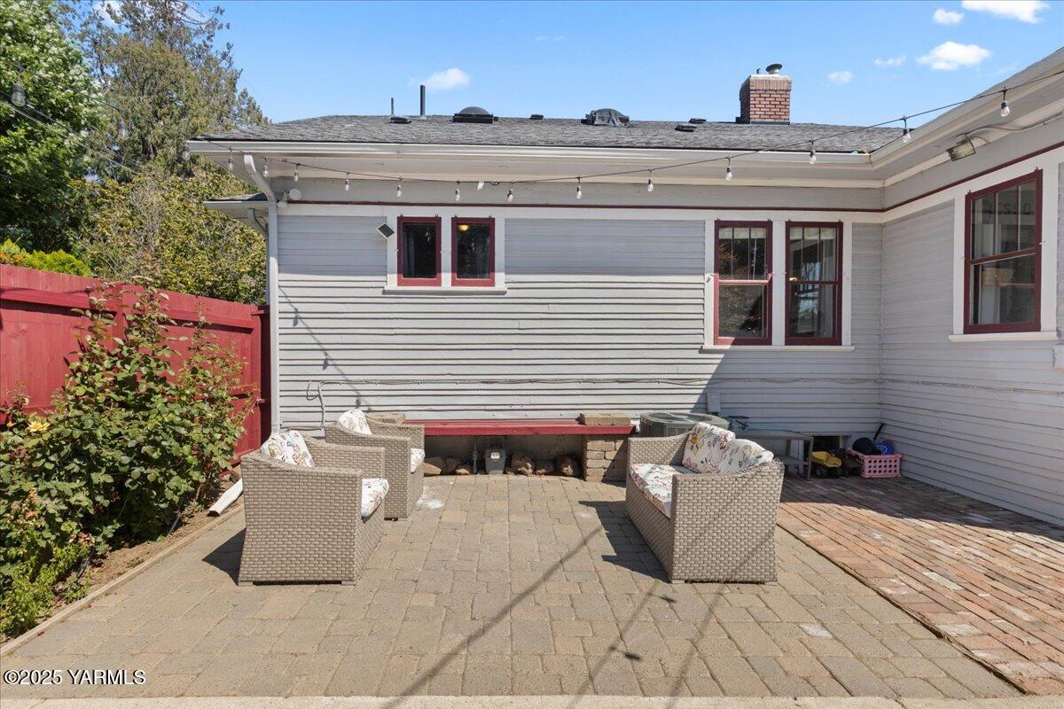210 S 18th Ave