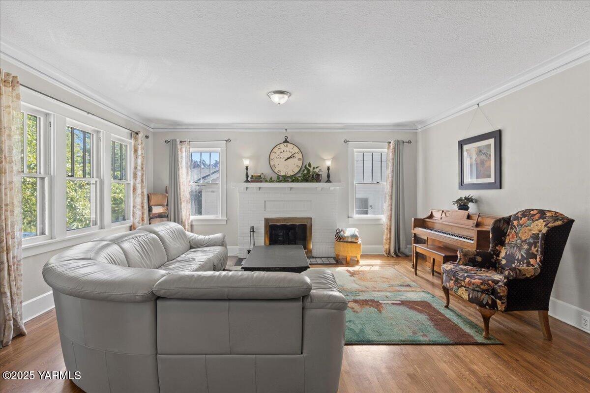 210 S 18th Ave