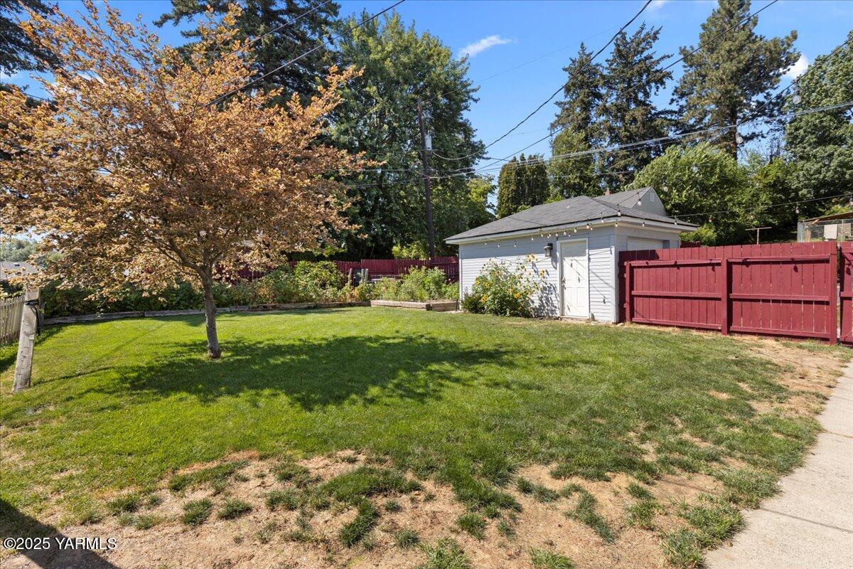 210 S 18th Ave