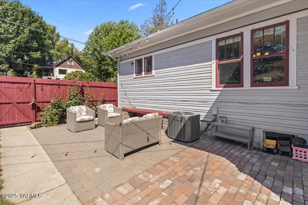 210 S 18th Ave