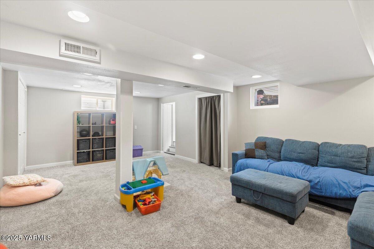 210 S 18th Ave