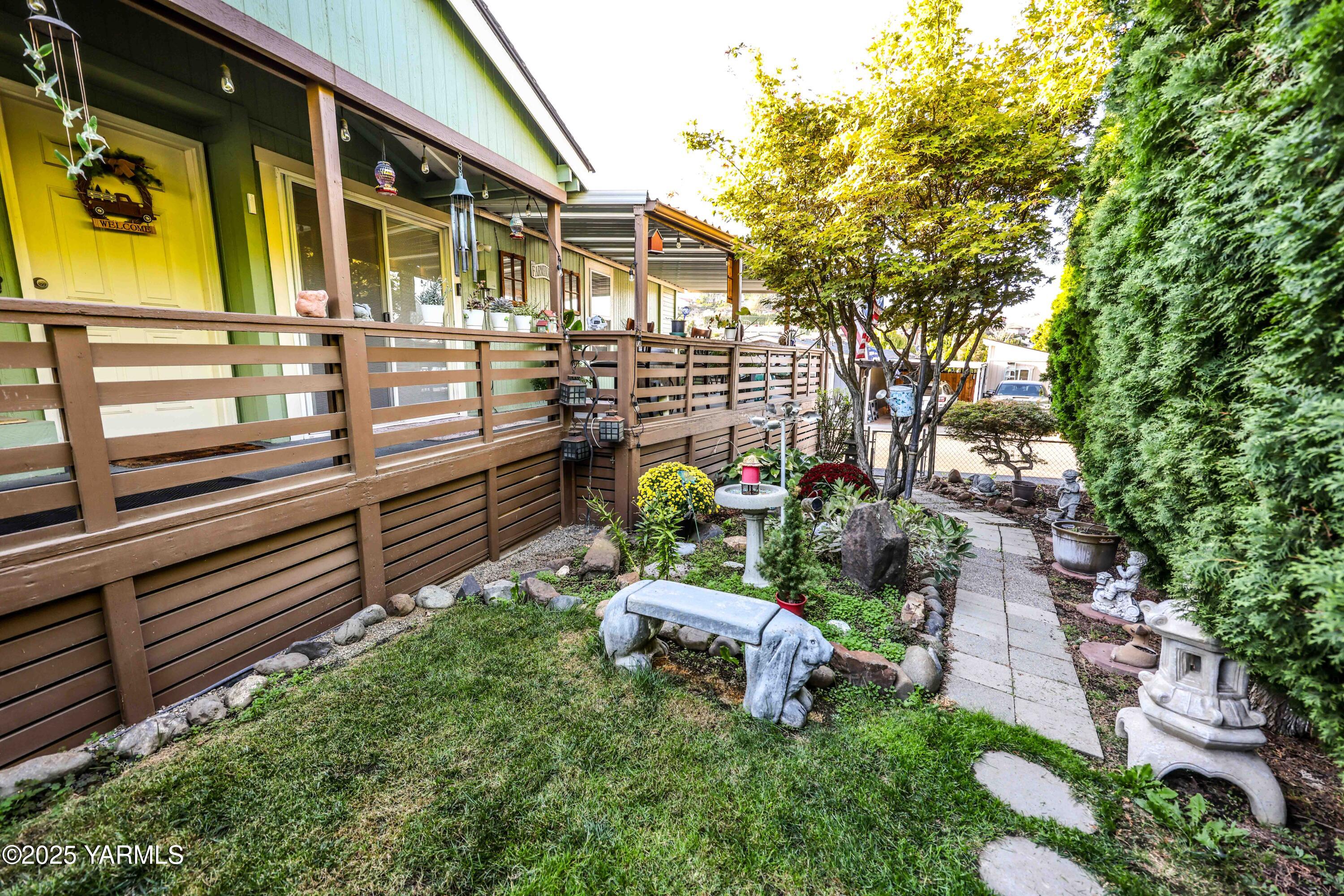 802 N 40th Ave Unit: 33