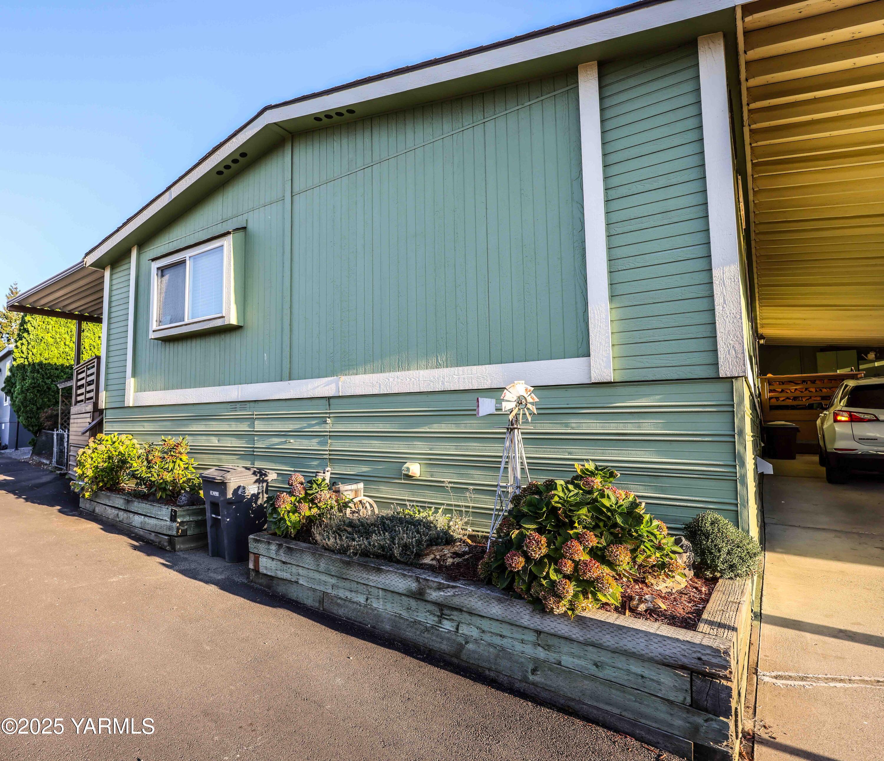802 N 40th Ave Unit: 33
