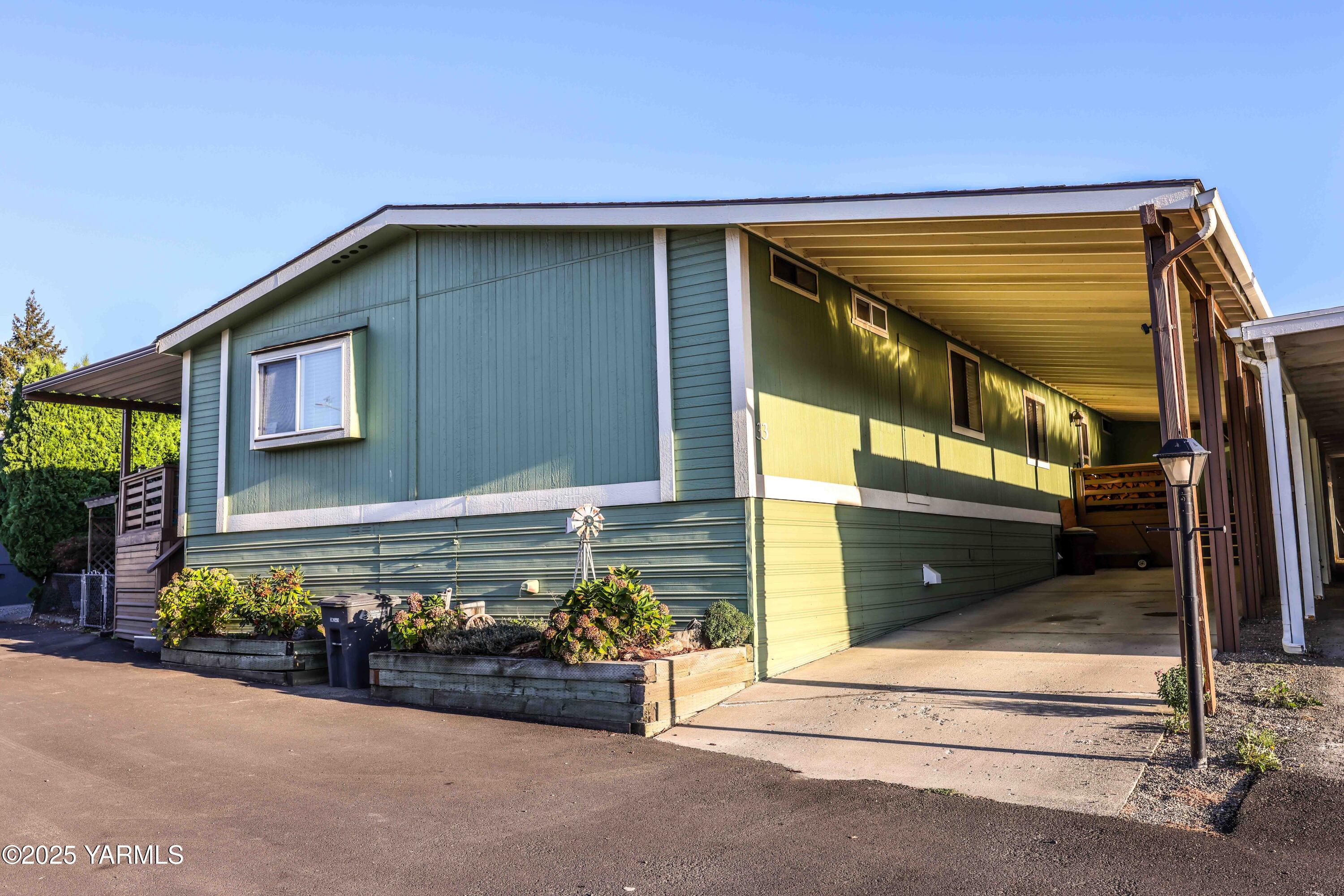 802 N 40th Ave Unit: 33