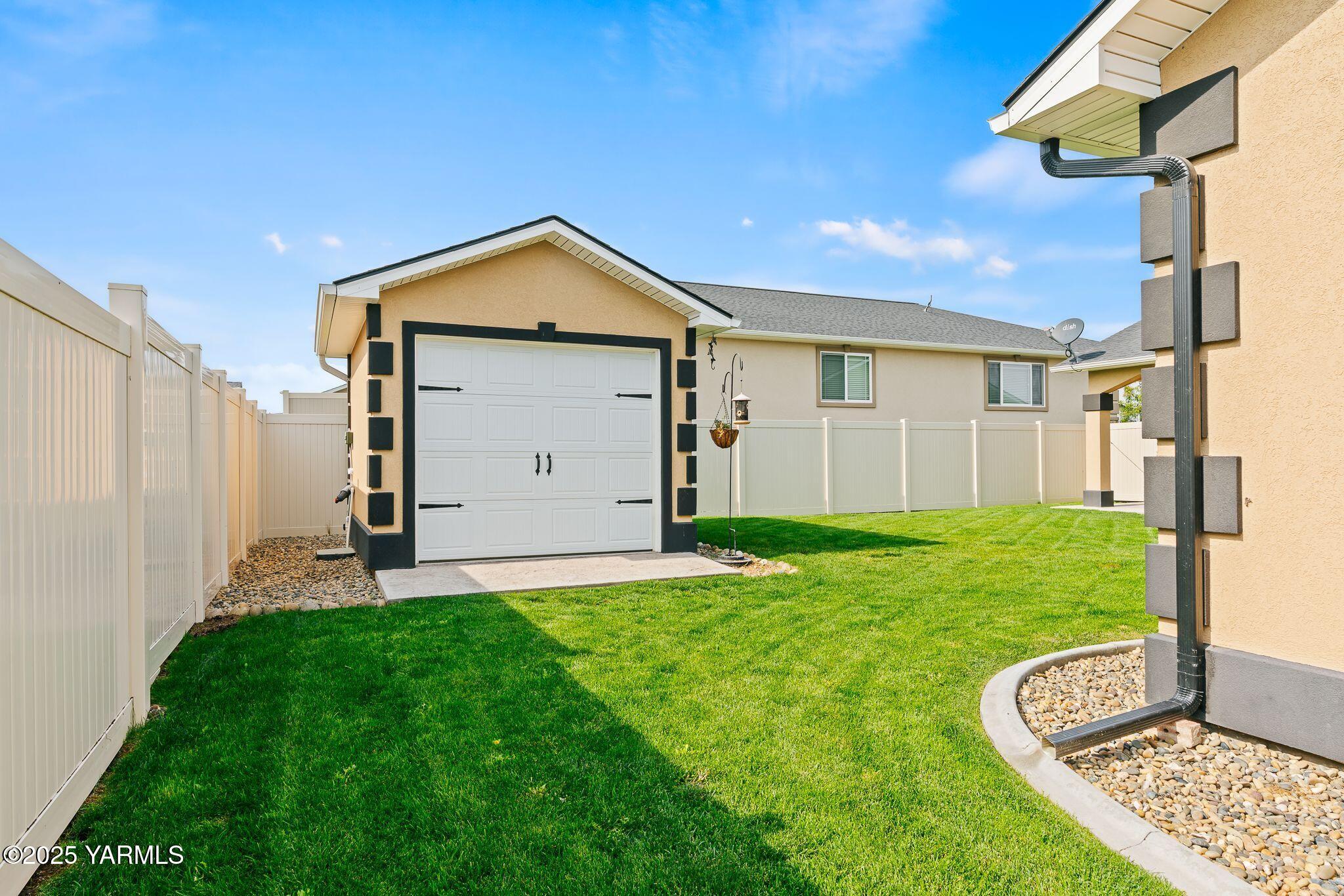 2005 Jennifer Dr