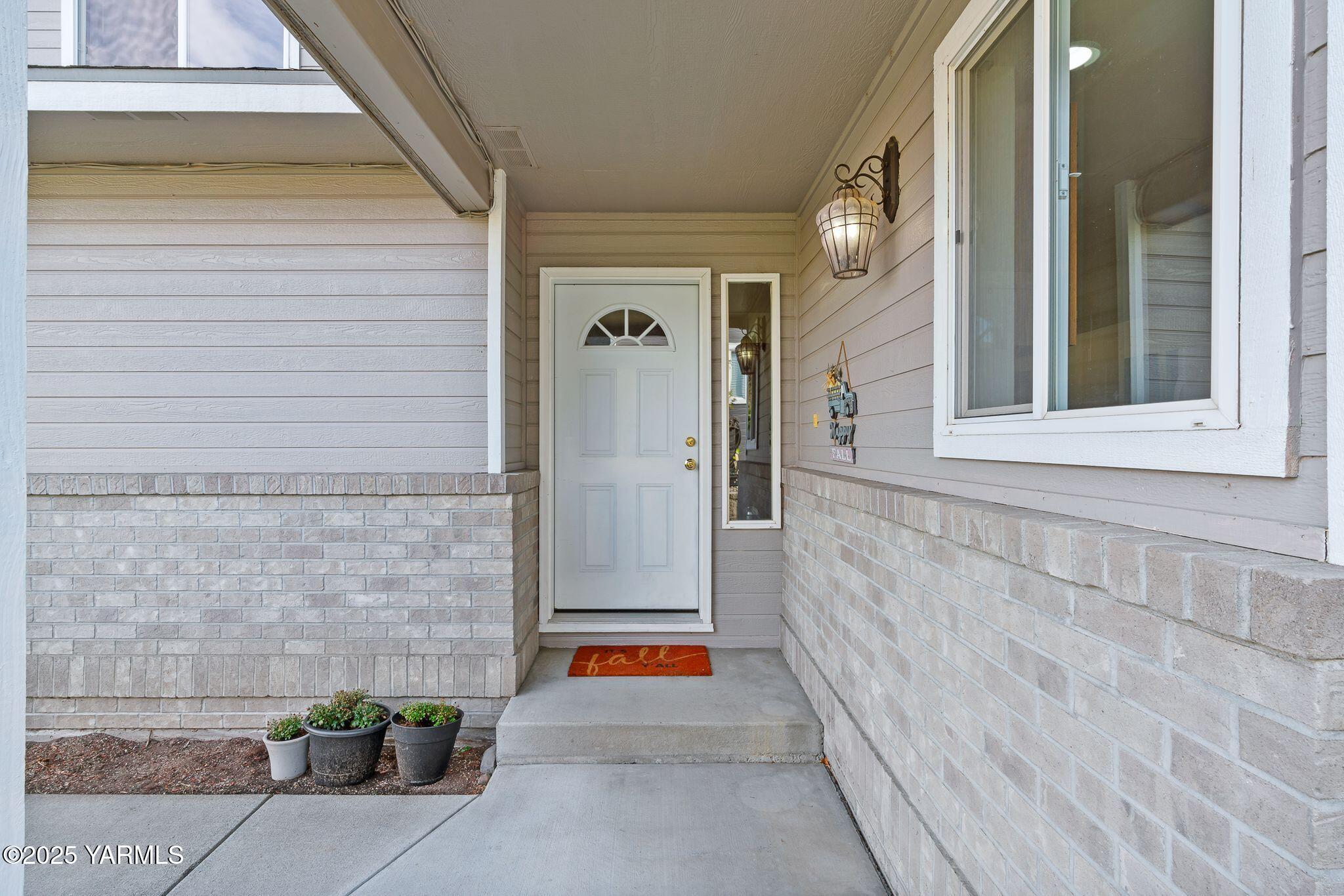 106 W Goodlander Rd
