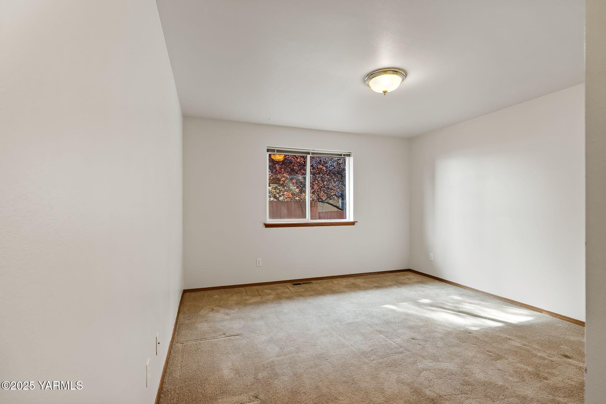 106 W Goodlander Rd