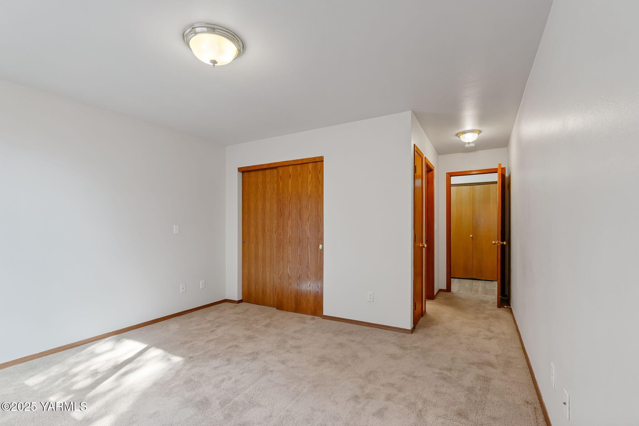 106 W Goodlander Rd