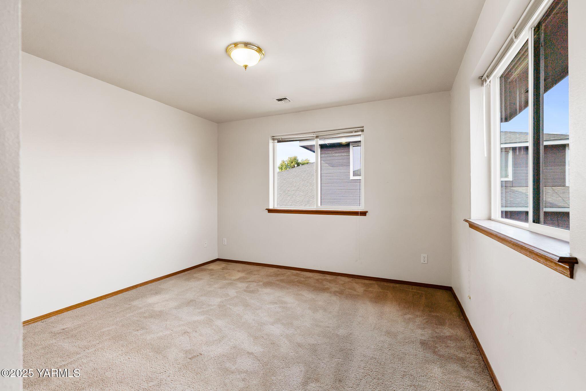 106 W Goodlander Rd