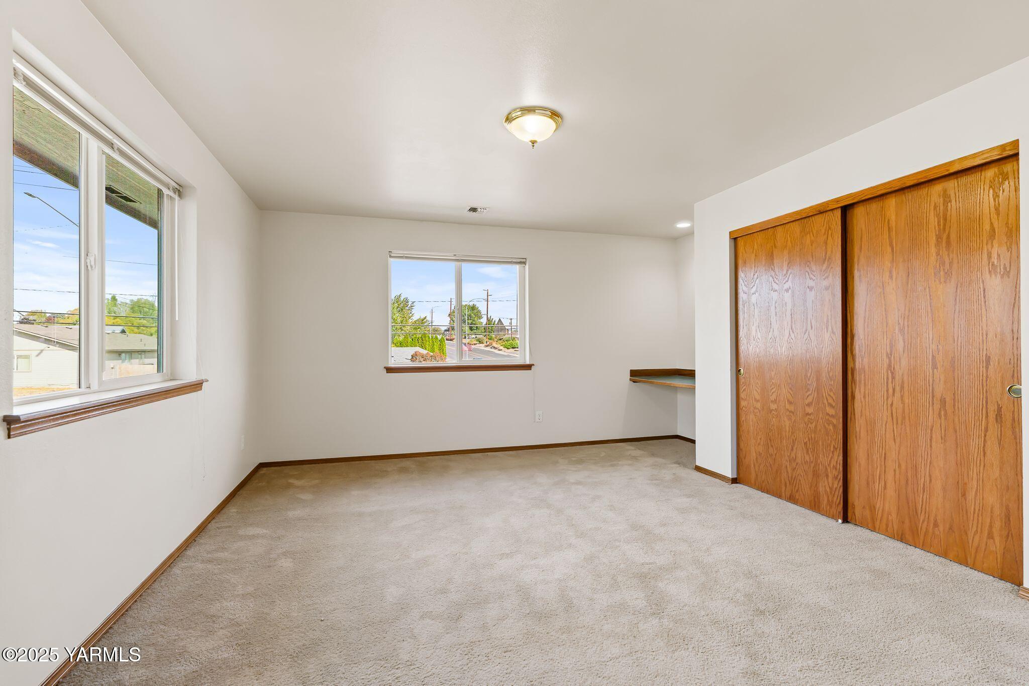 106 W Goodlander Rd