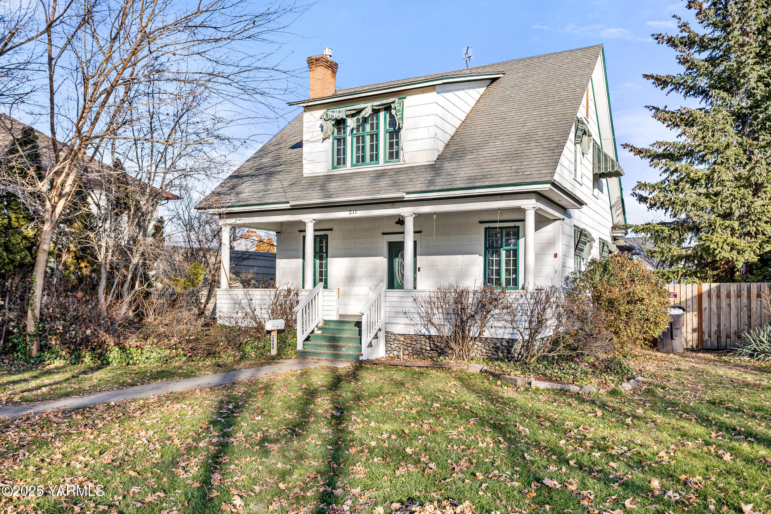 211 N Naches Ave