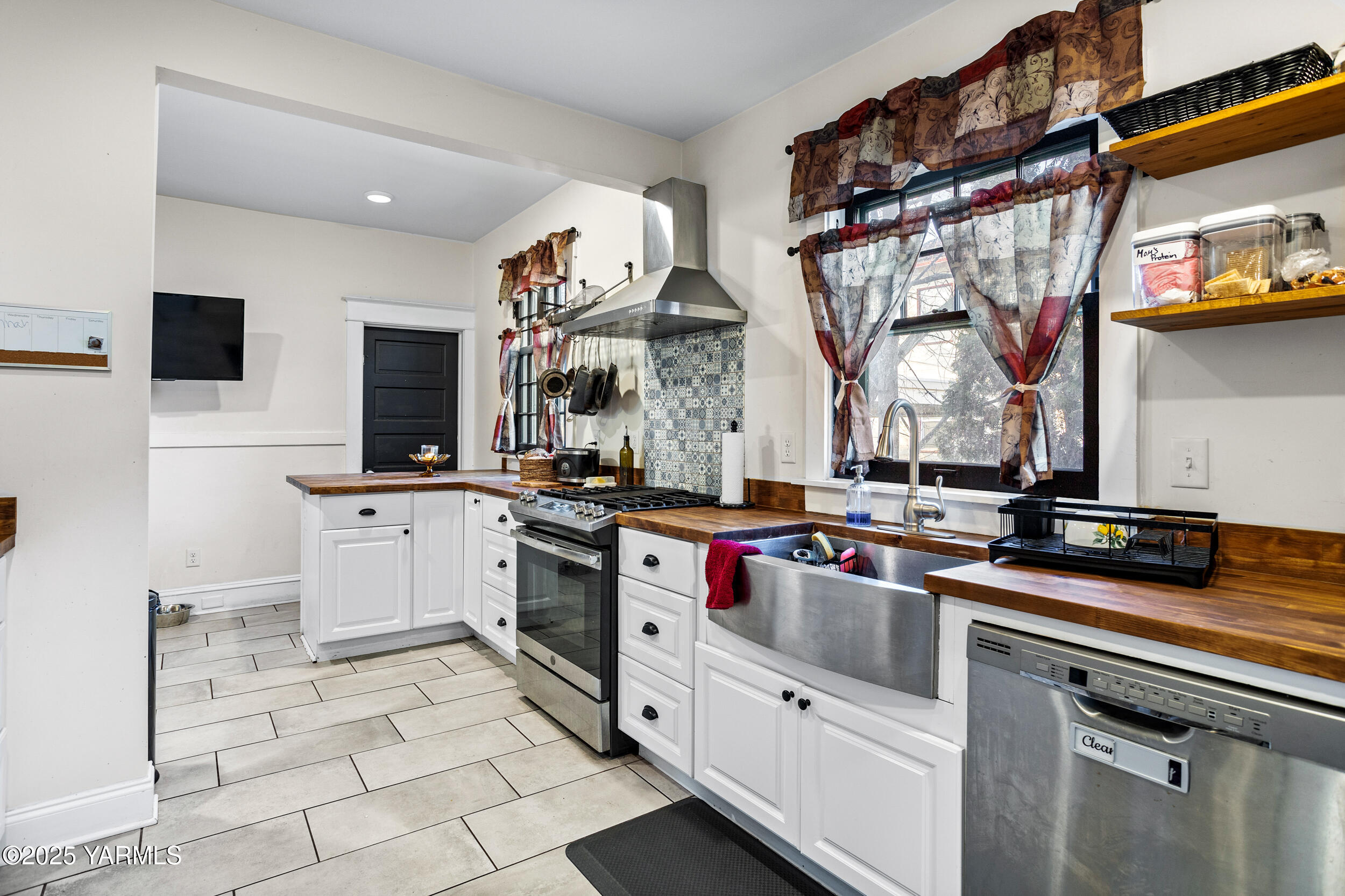 211 N Naches Ave