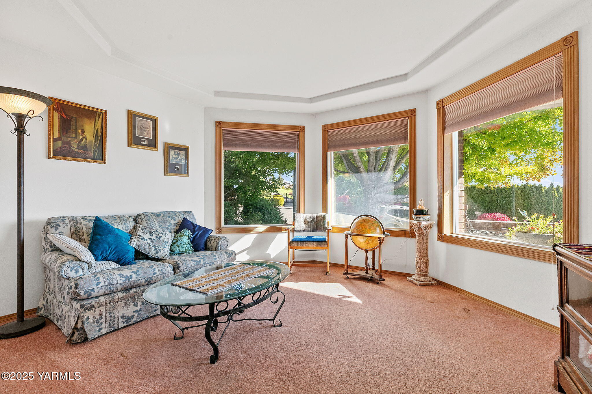 414 N 69th Ave