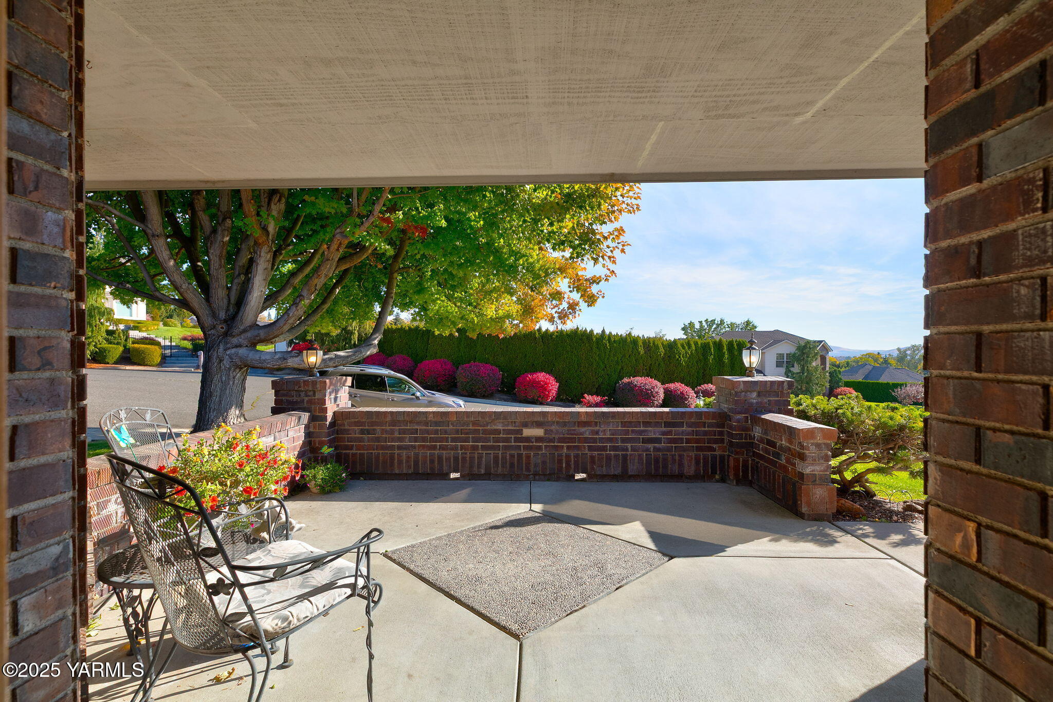 414 N 69th Ave