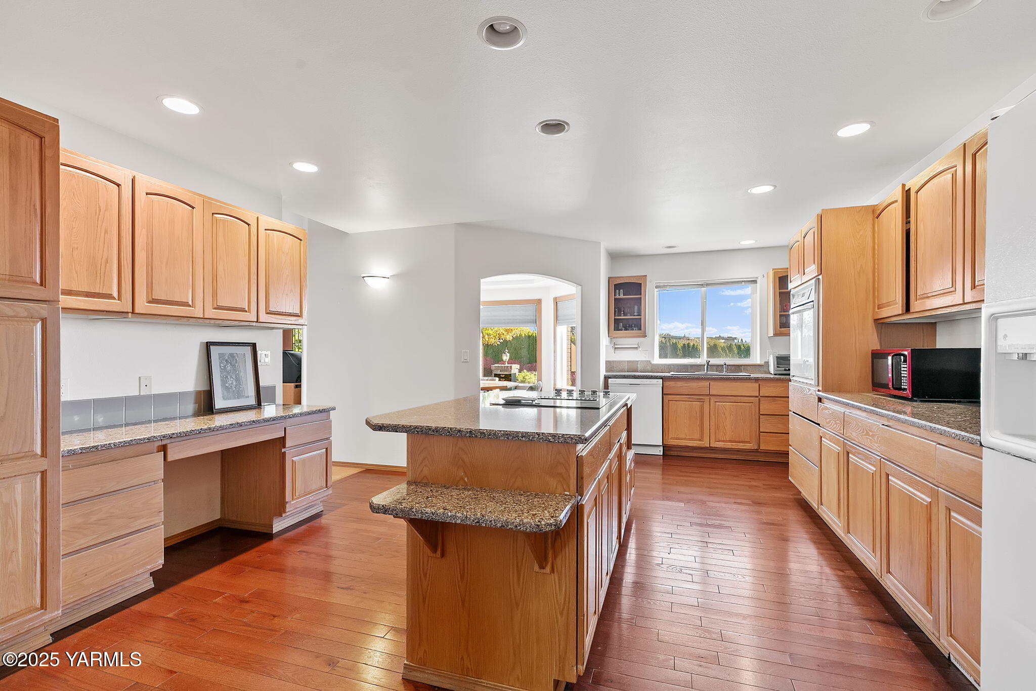 414 N 69th Ave