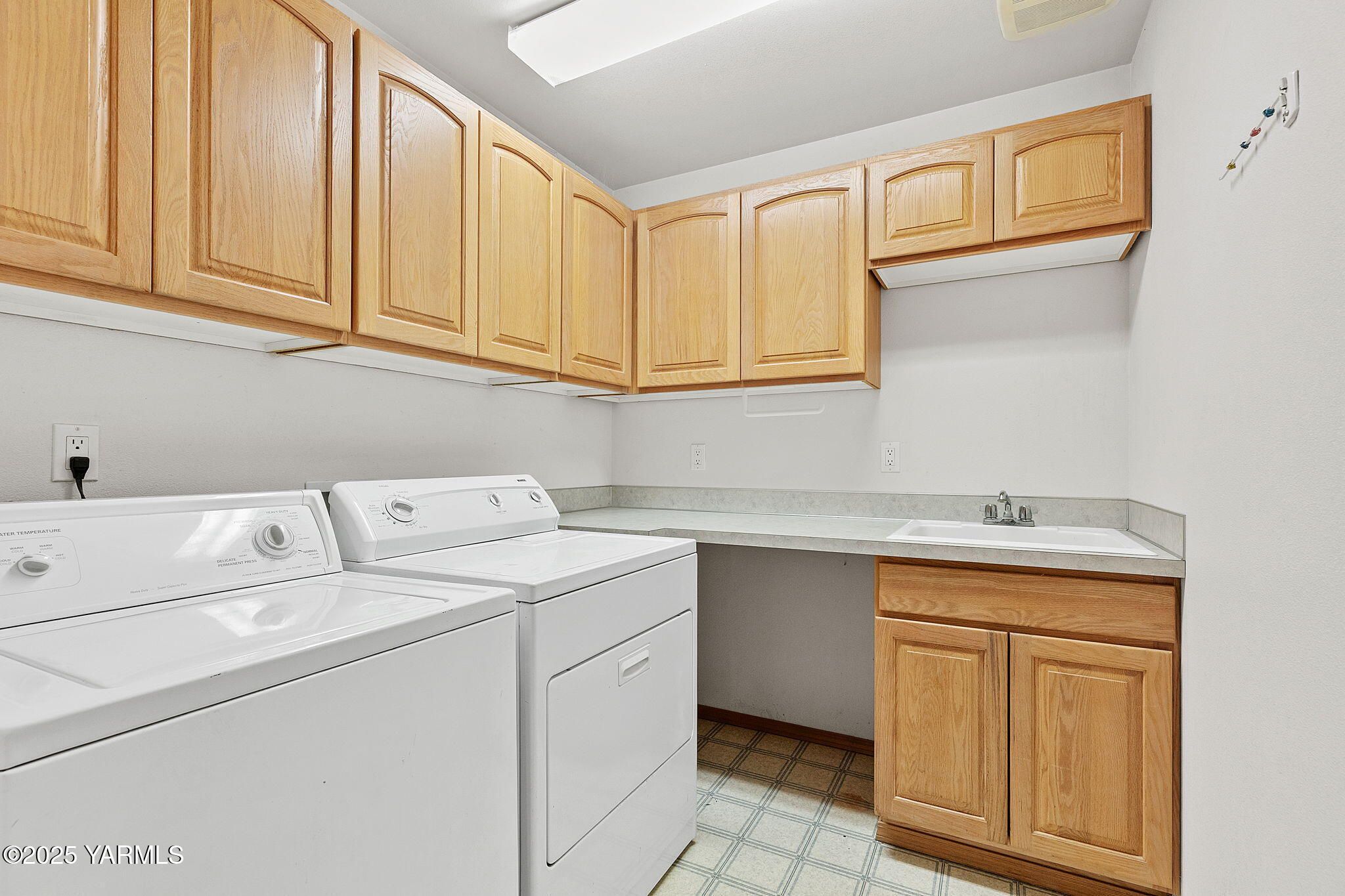 414 N 69th Ave
