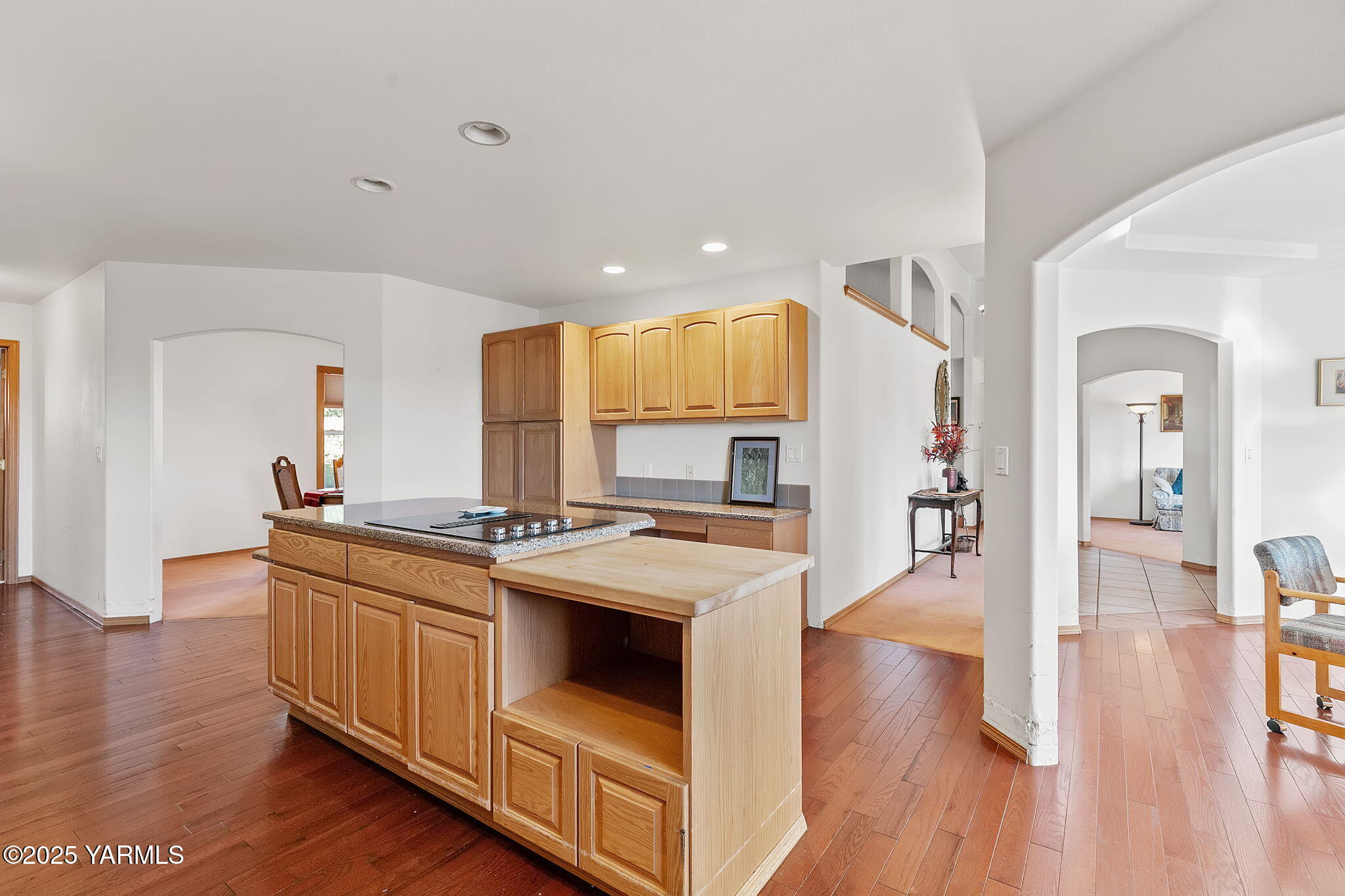 414 N 69th Ave