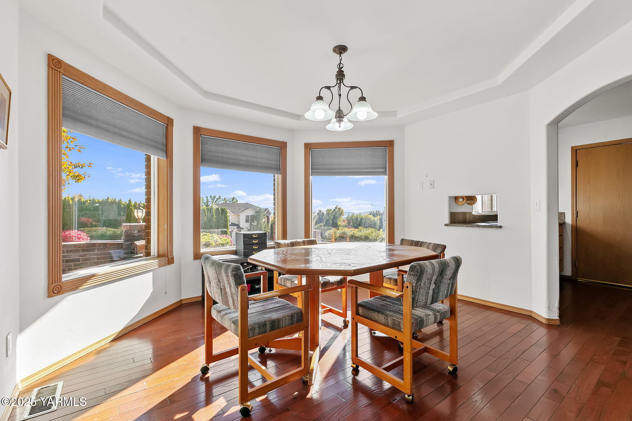 414 N 69th Ave