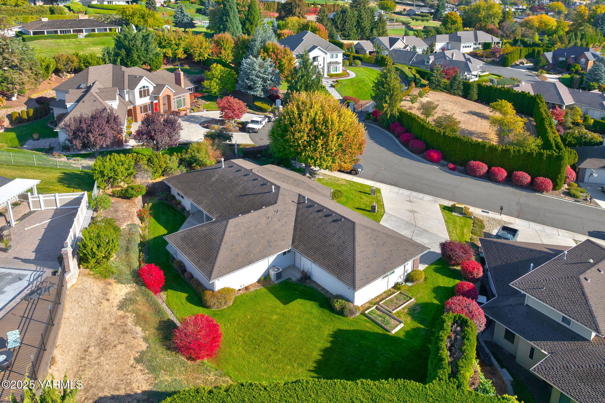 414 N 69th Ave