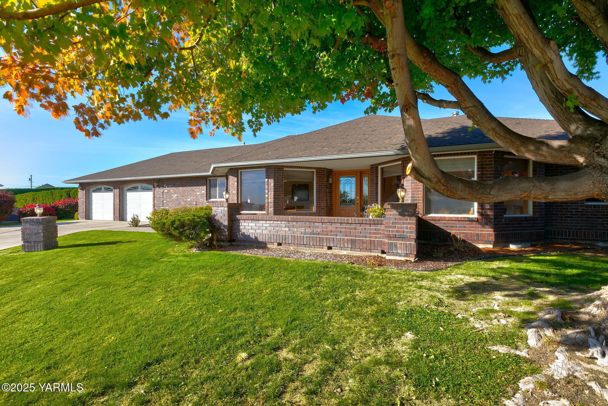 414 N 69th Ave