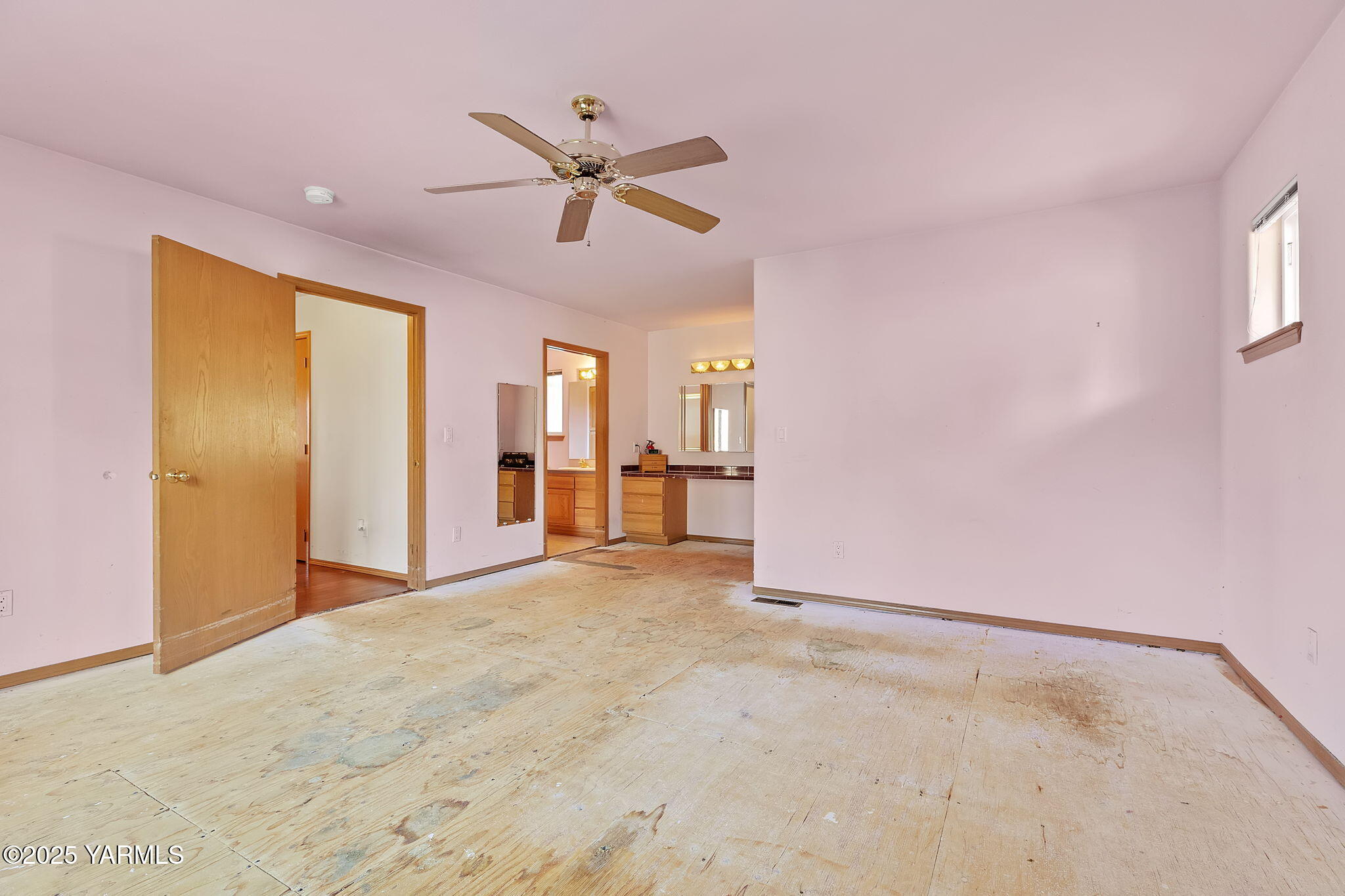414 N 69th Ave