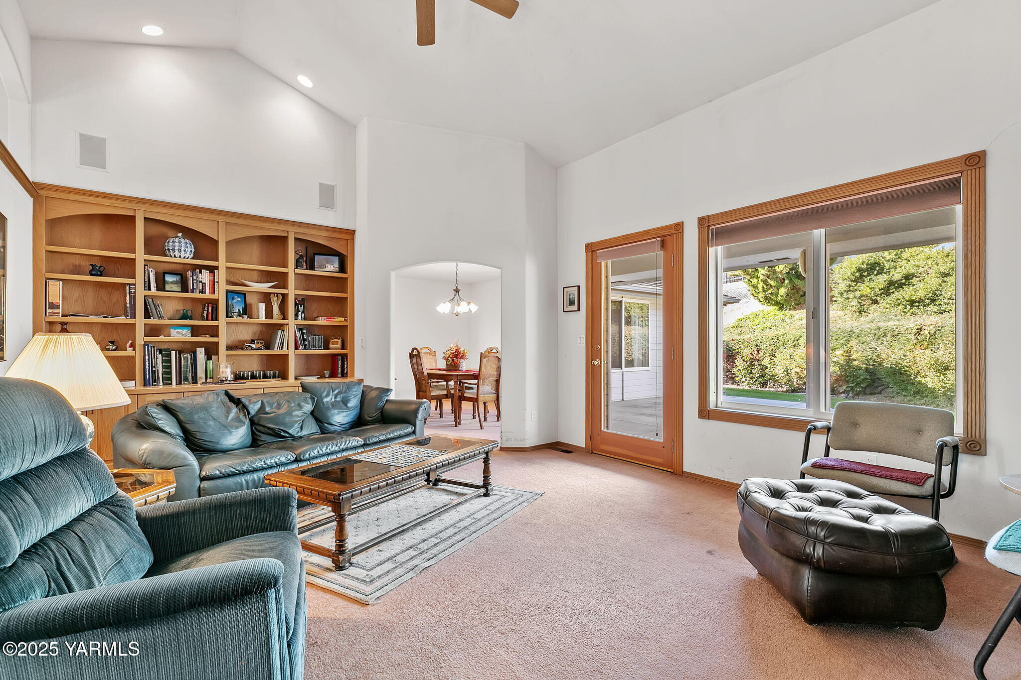 414 N 69th Ave