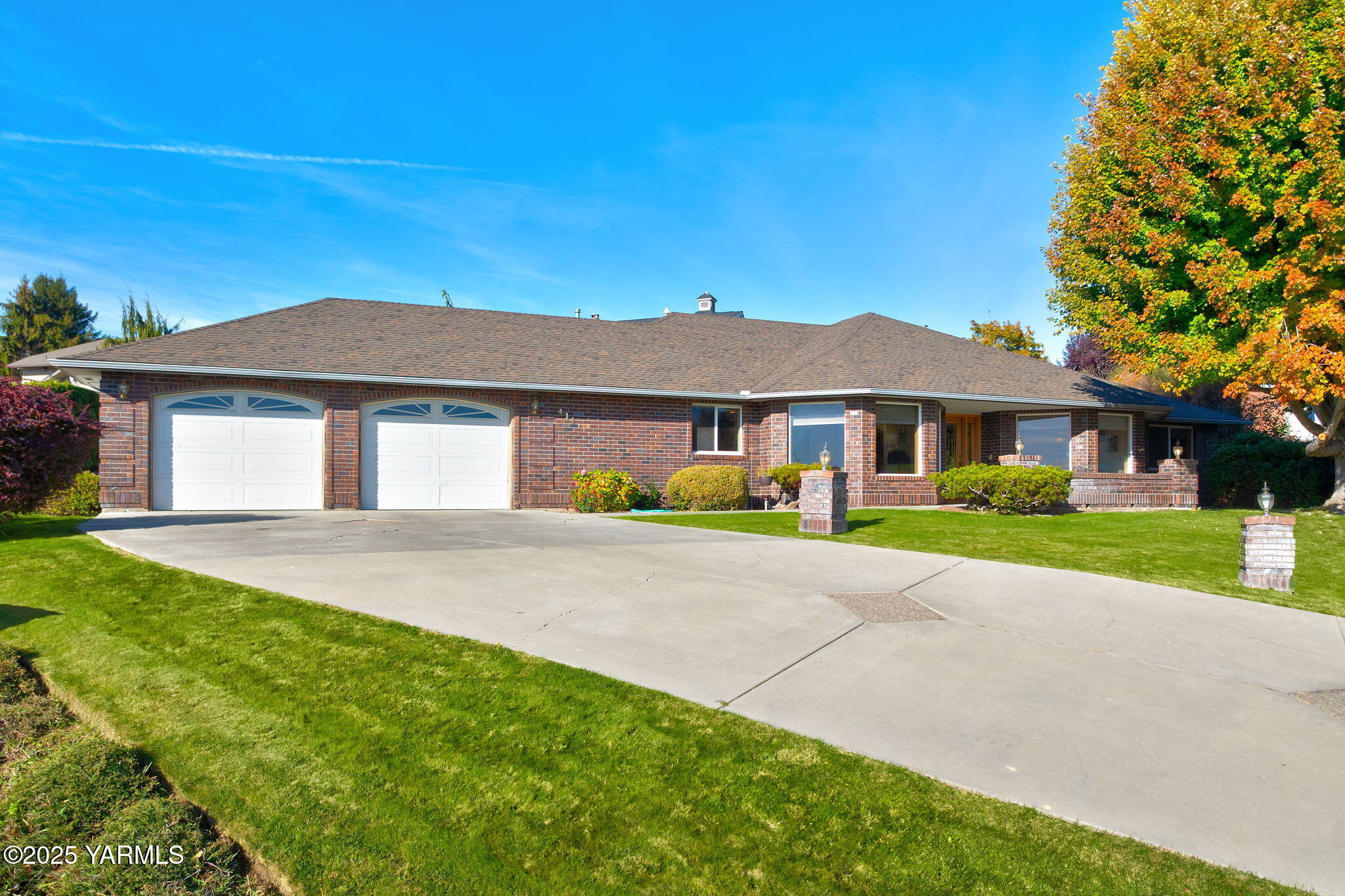 414 N 69th Ave