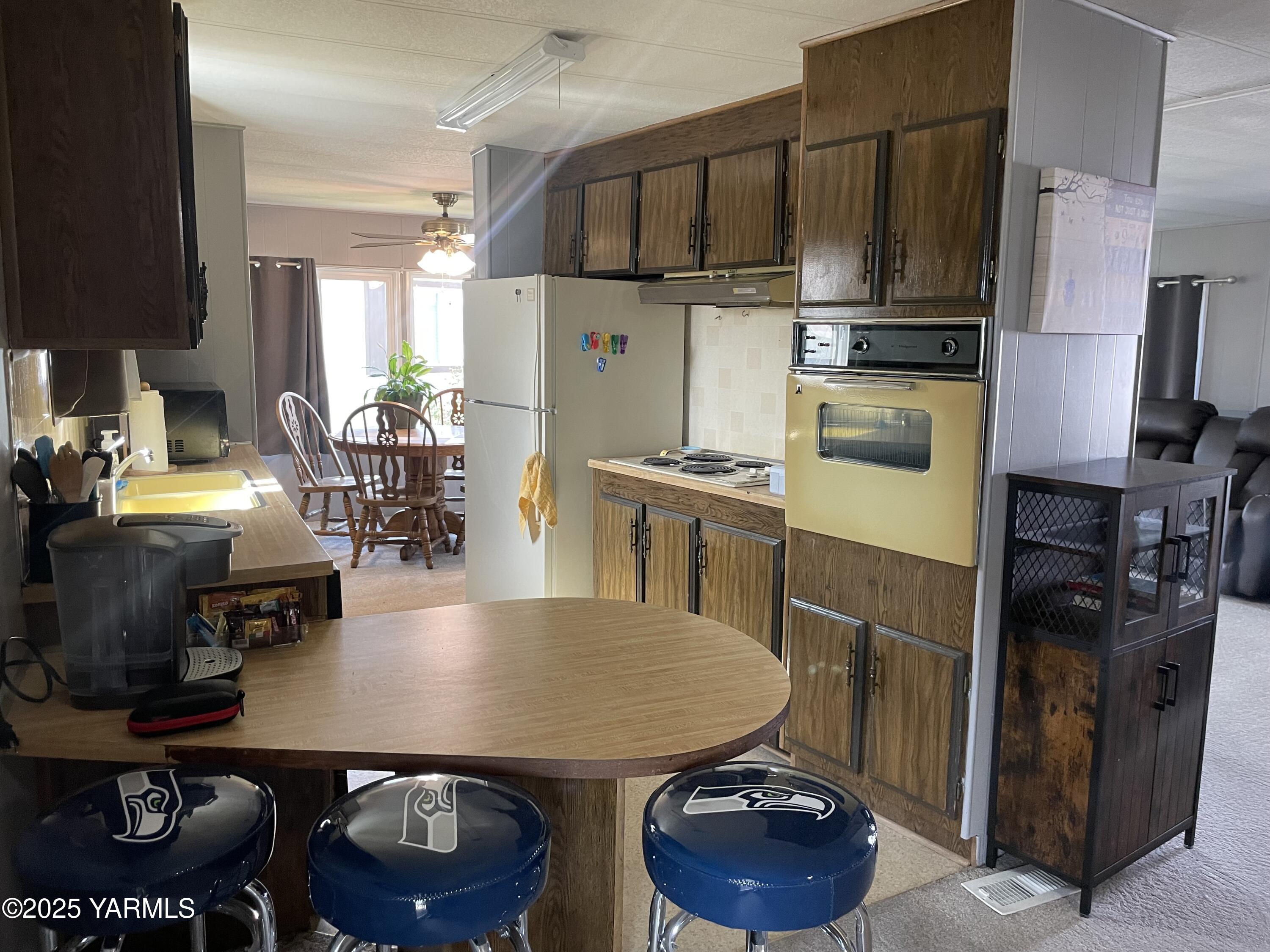 55 W Washington Ave Unit: 4