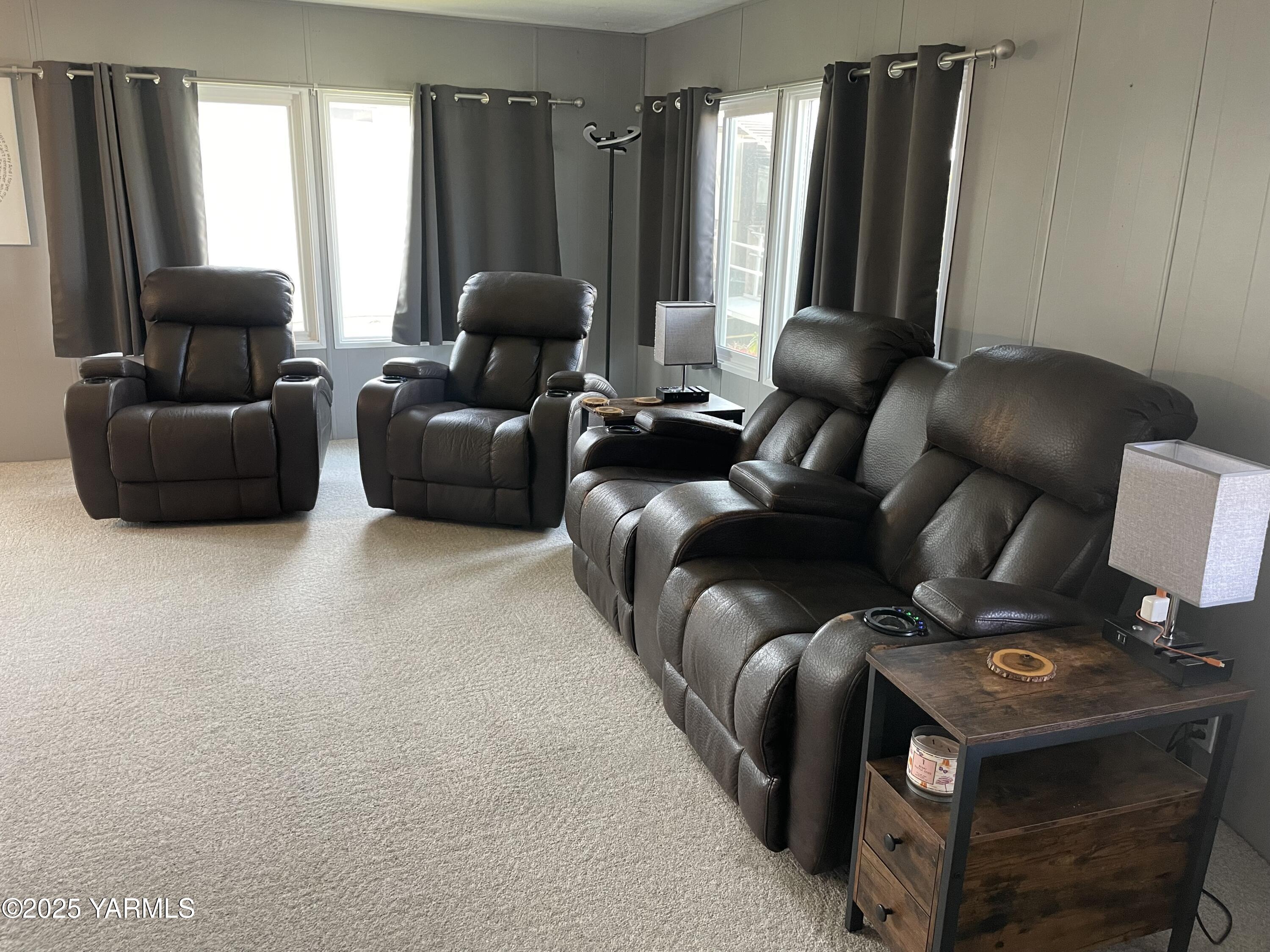 55 W Washington Ave Unit: 4