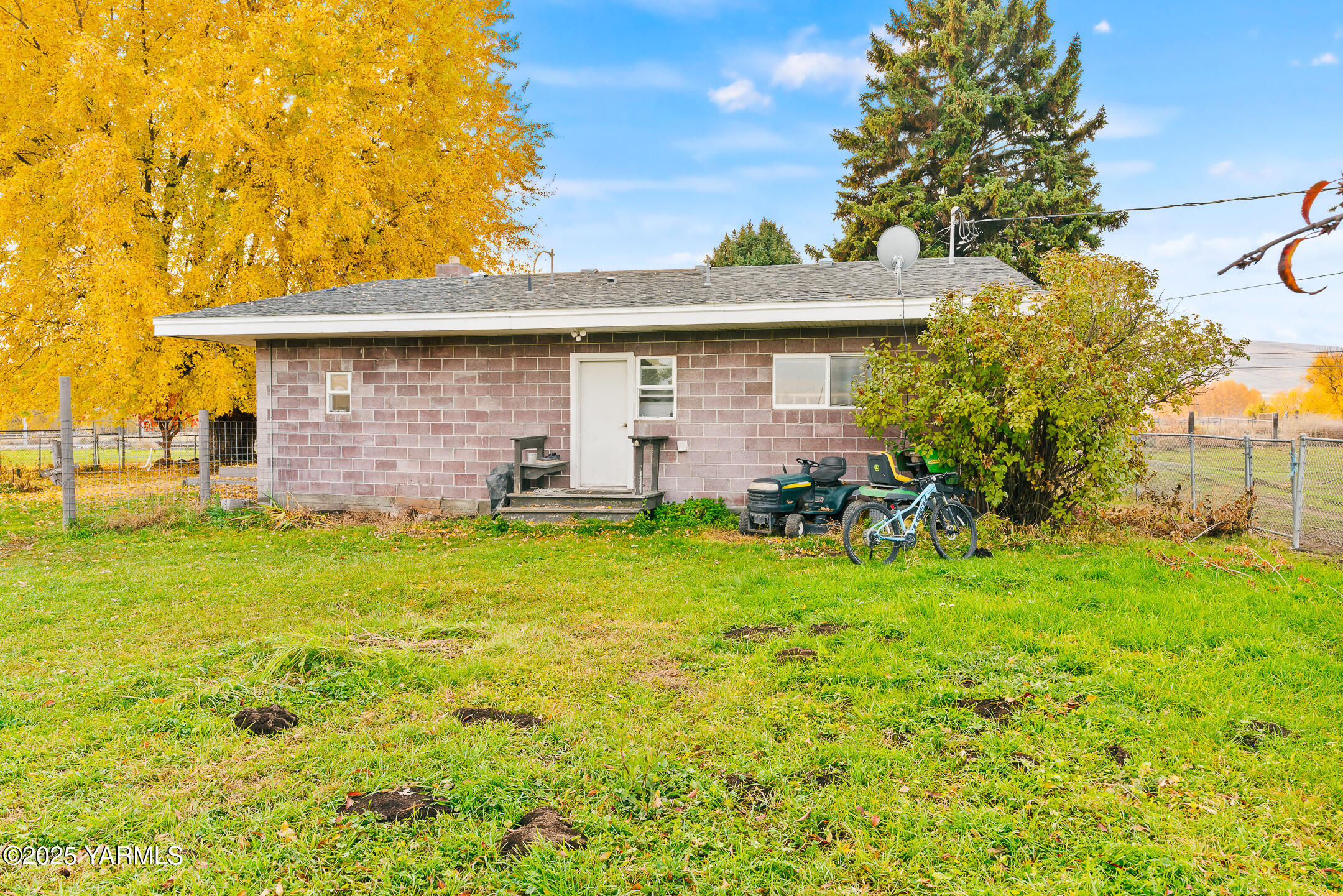 4605 Ahtanum Rd