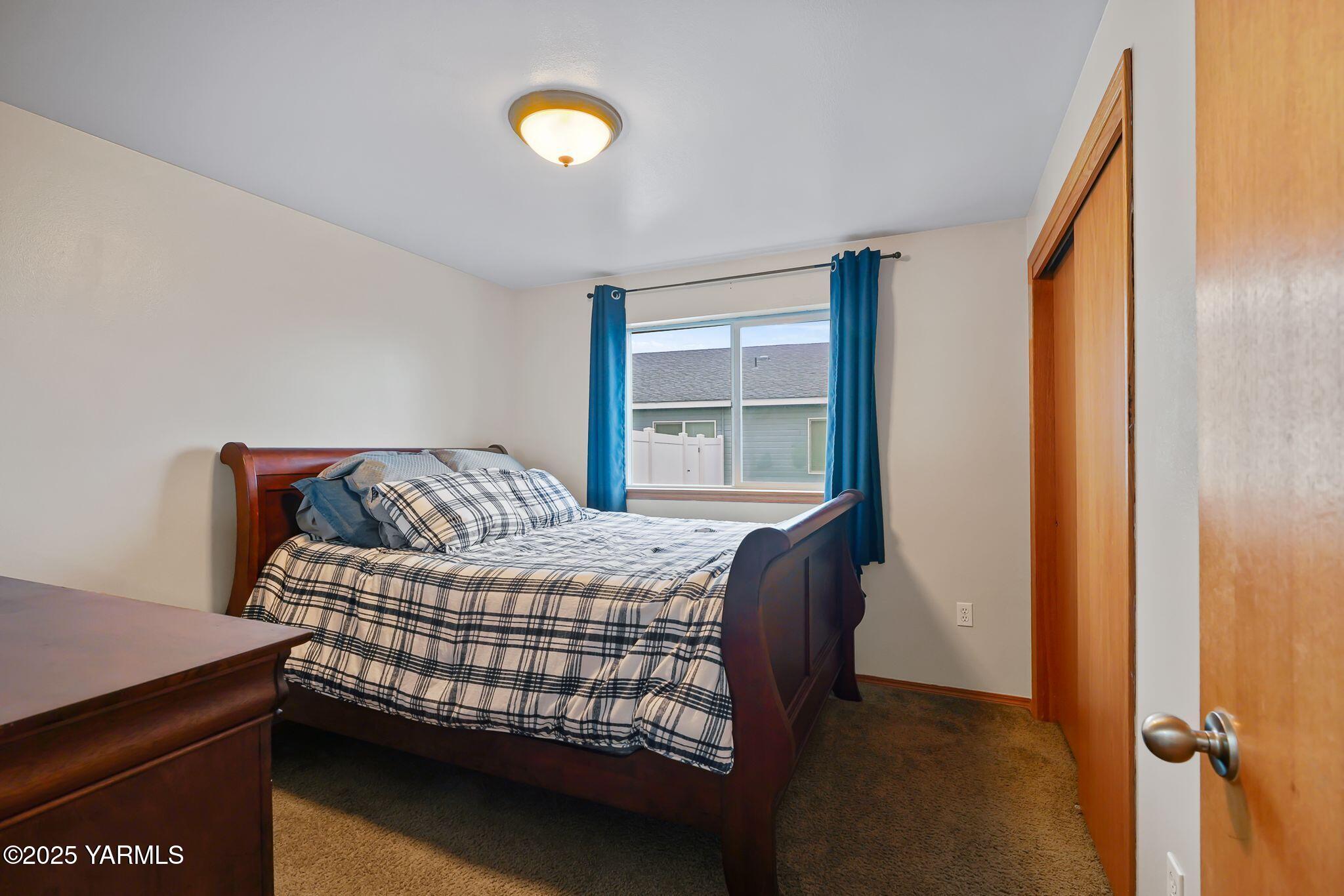 2124 S 67th Ave