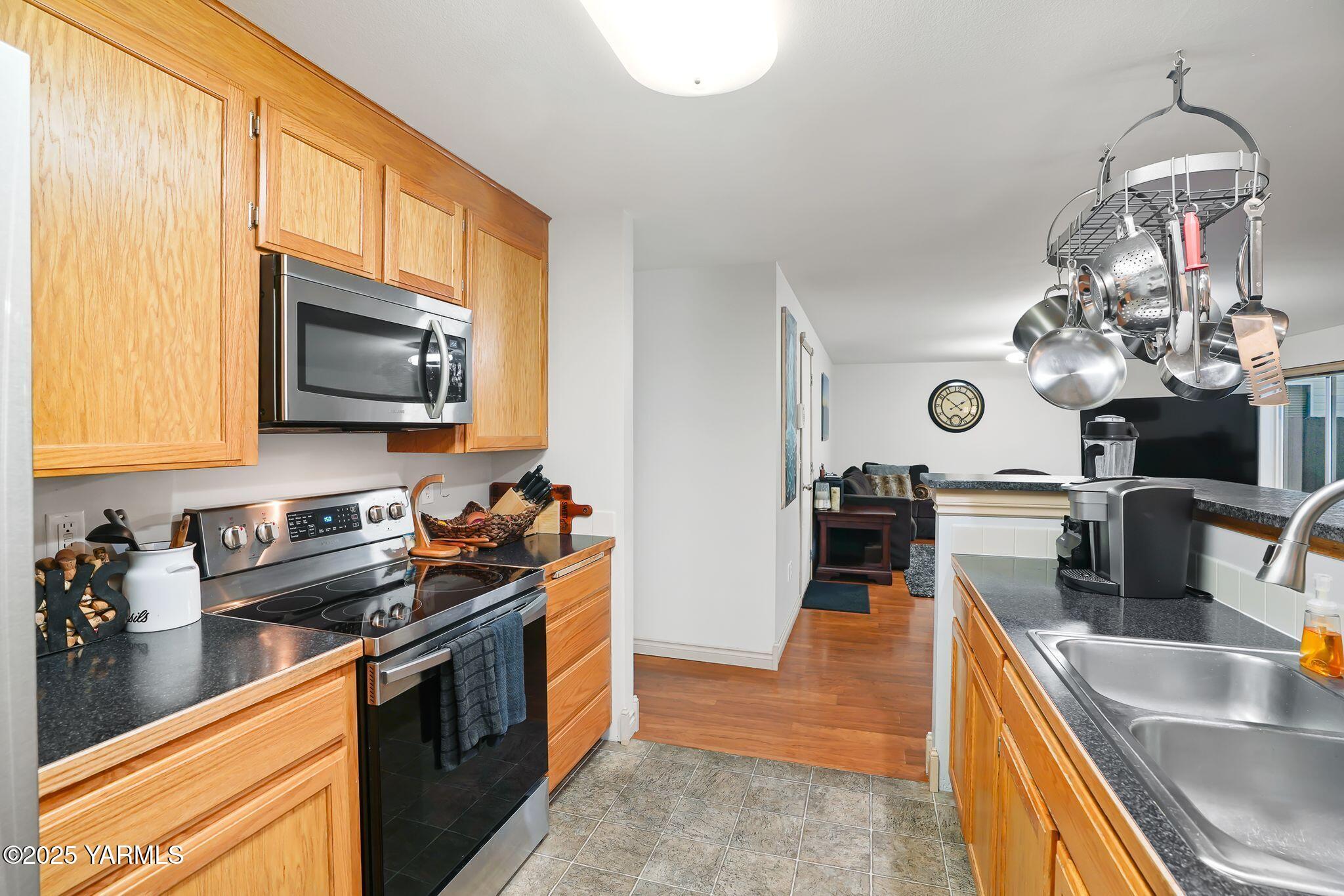 2124 S 67th Ave