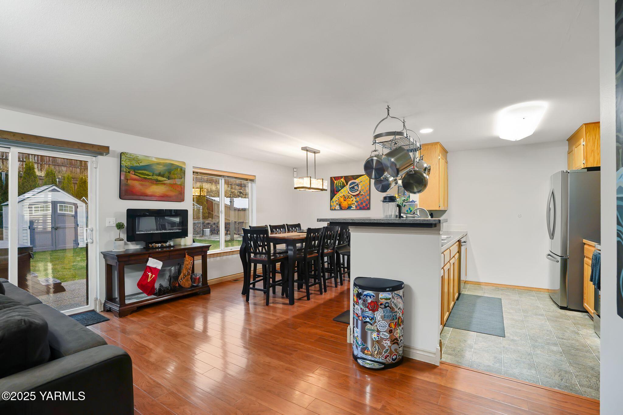2124 S 67th Ave