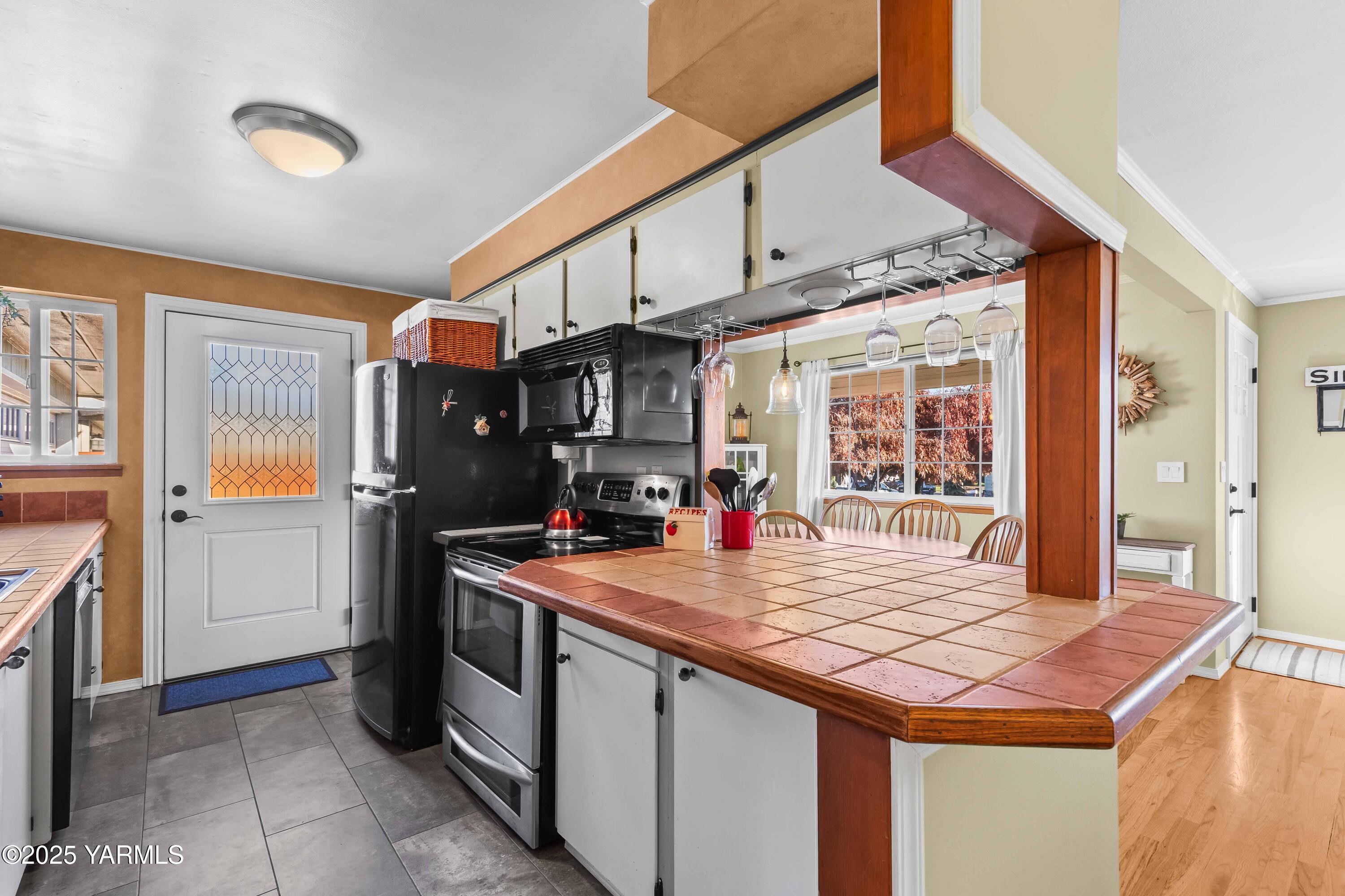606 N 46th Ave