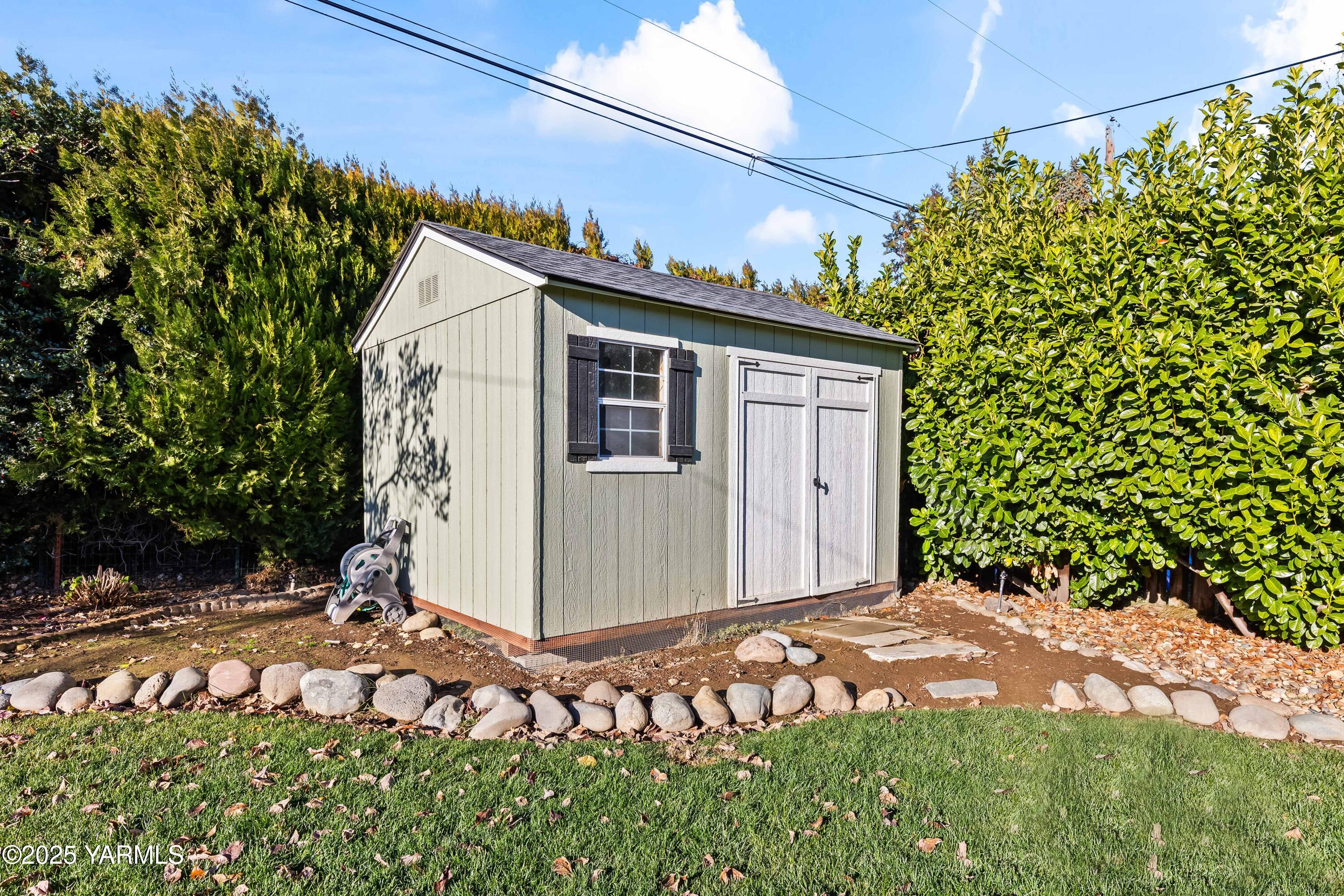 606 N 46th Ave