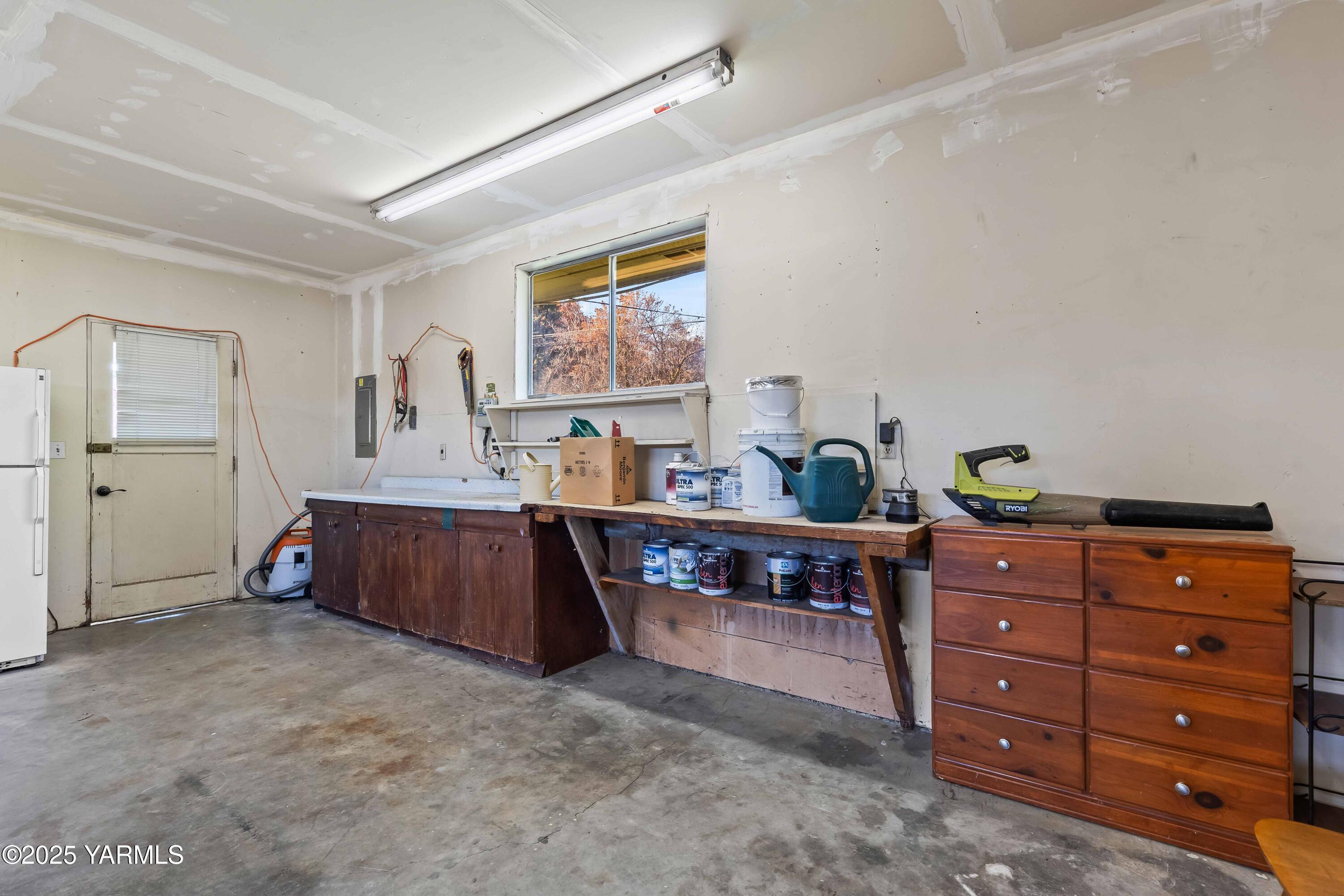 606 N 46th Ave
