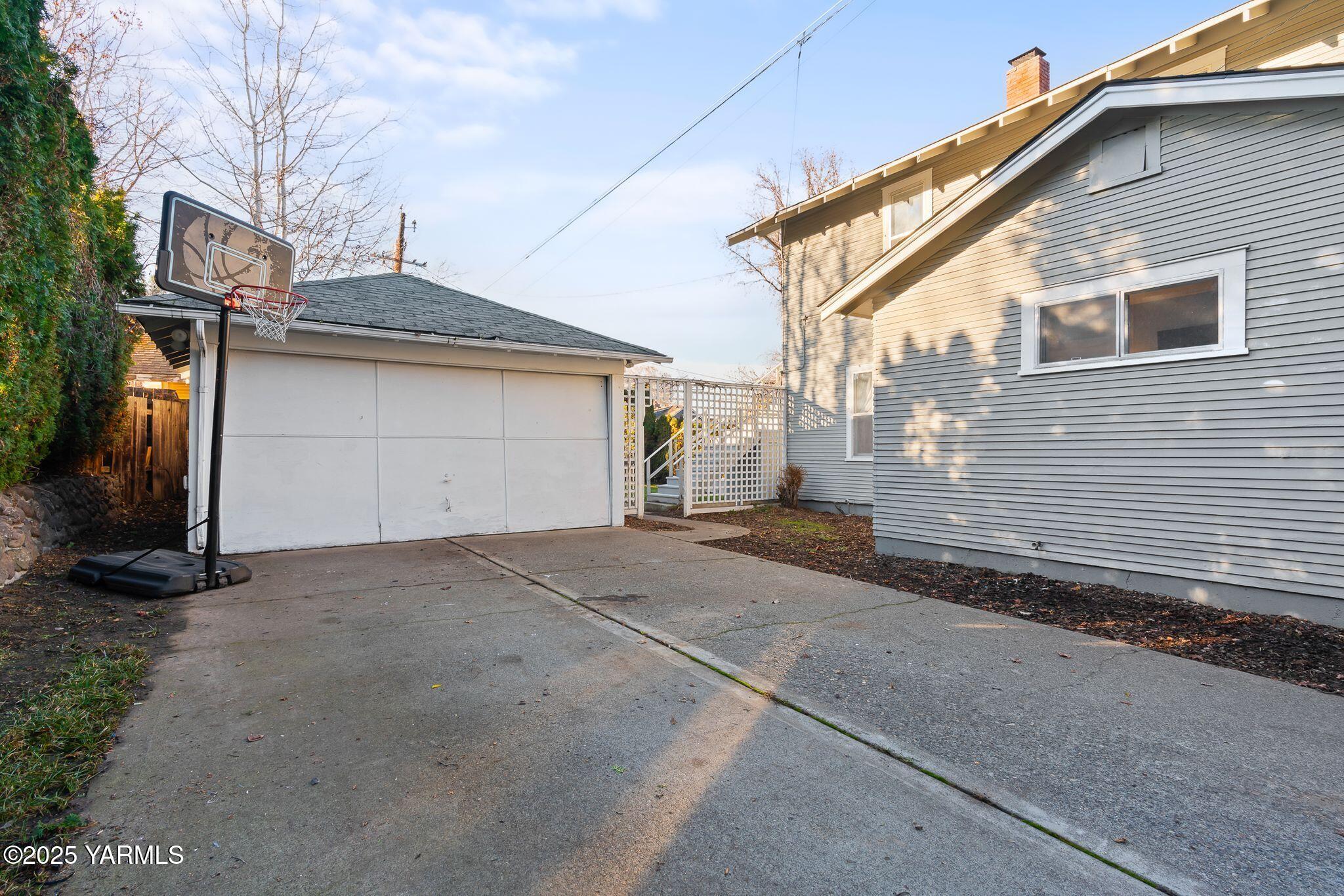 8 N 28th Ave