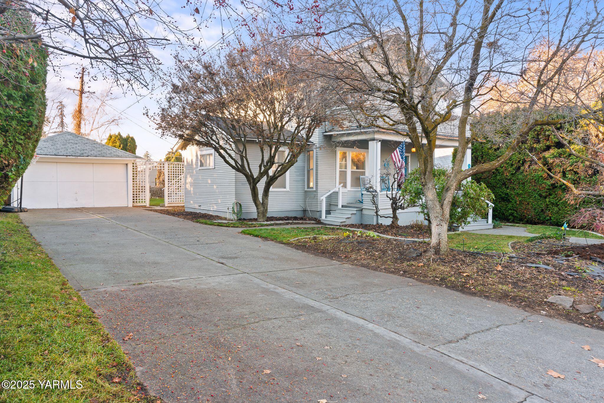 8 N 28th Ave