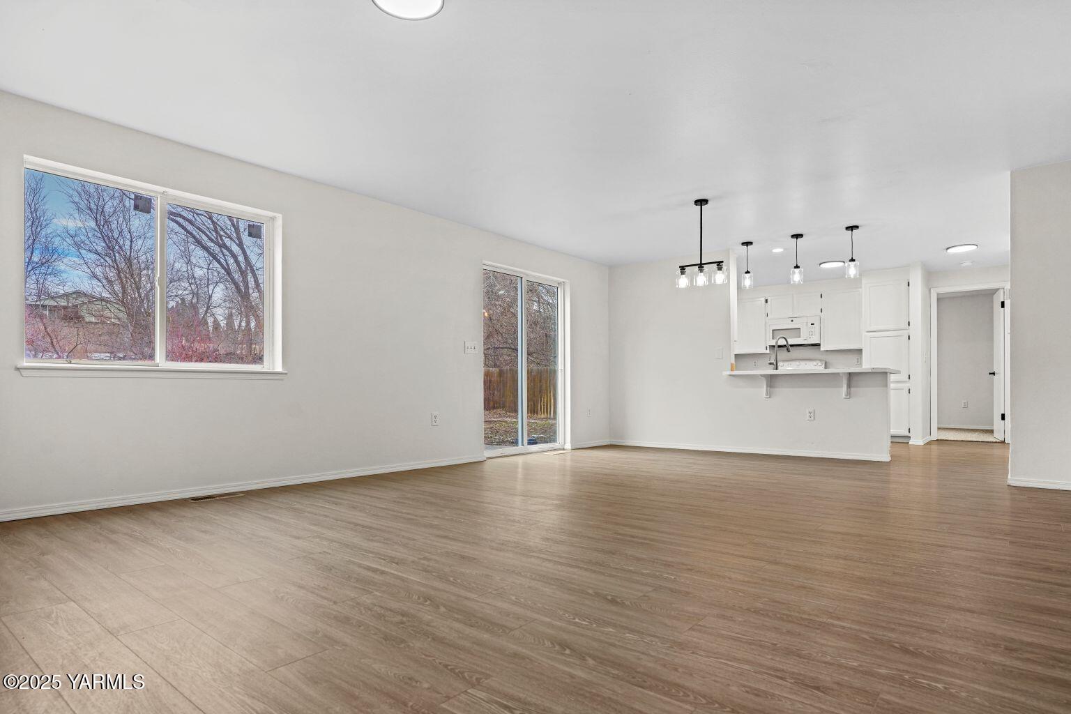 2216 S 67th Ave