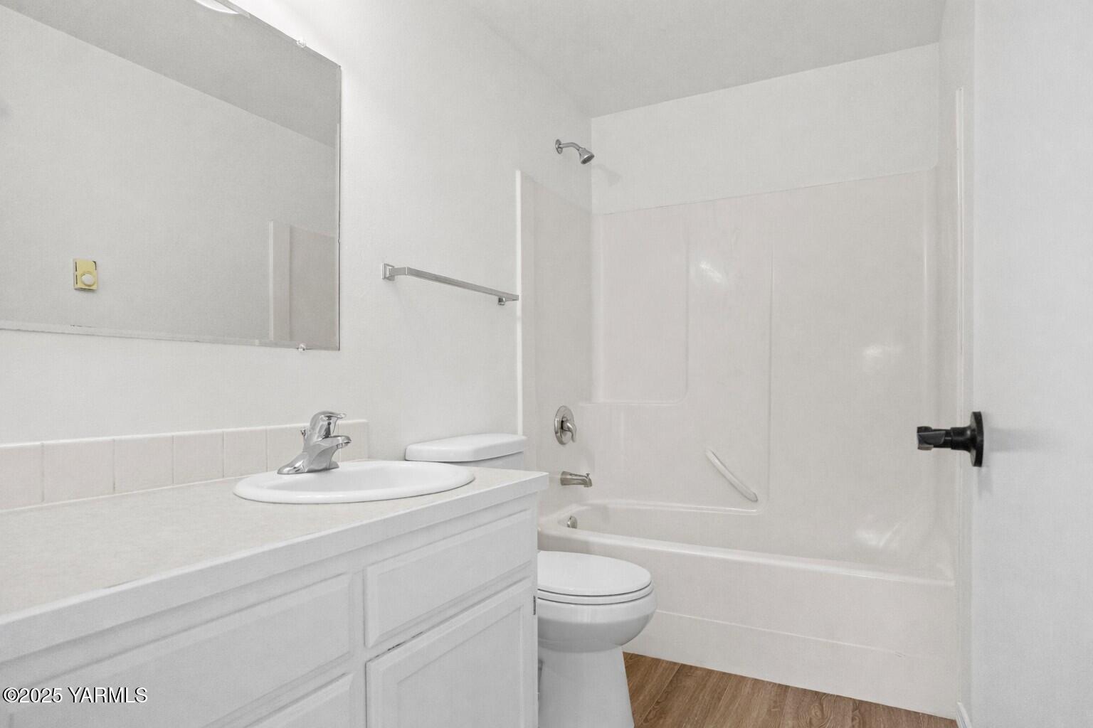 2216 S 67th Ave