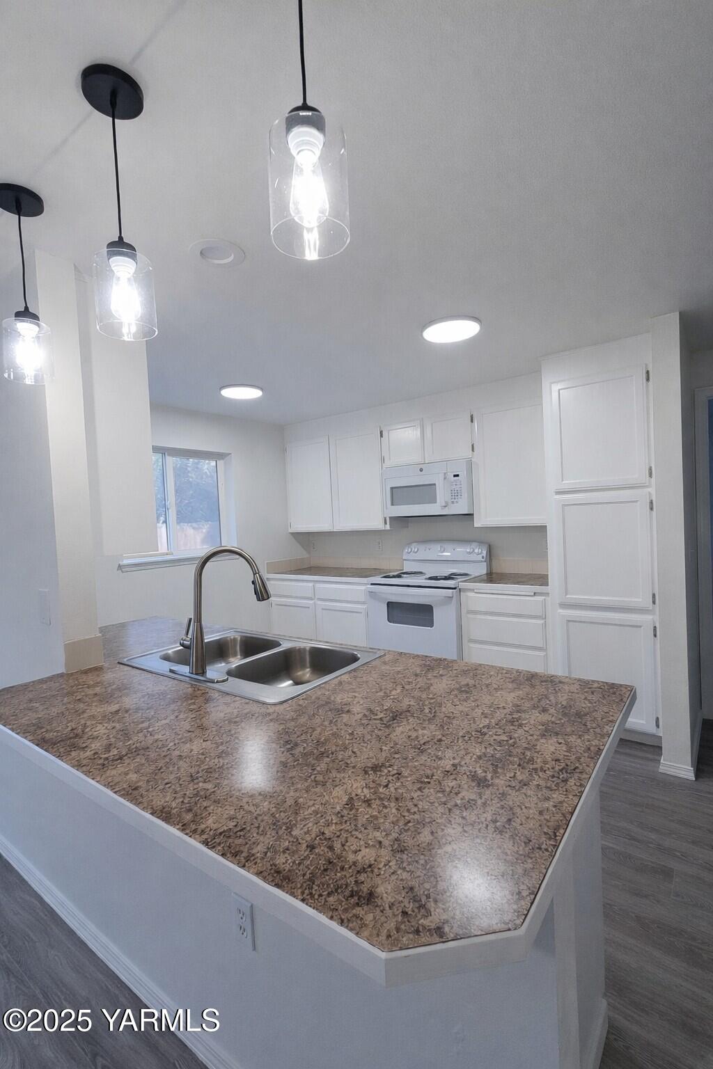2216 S 67th Ave