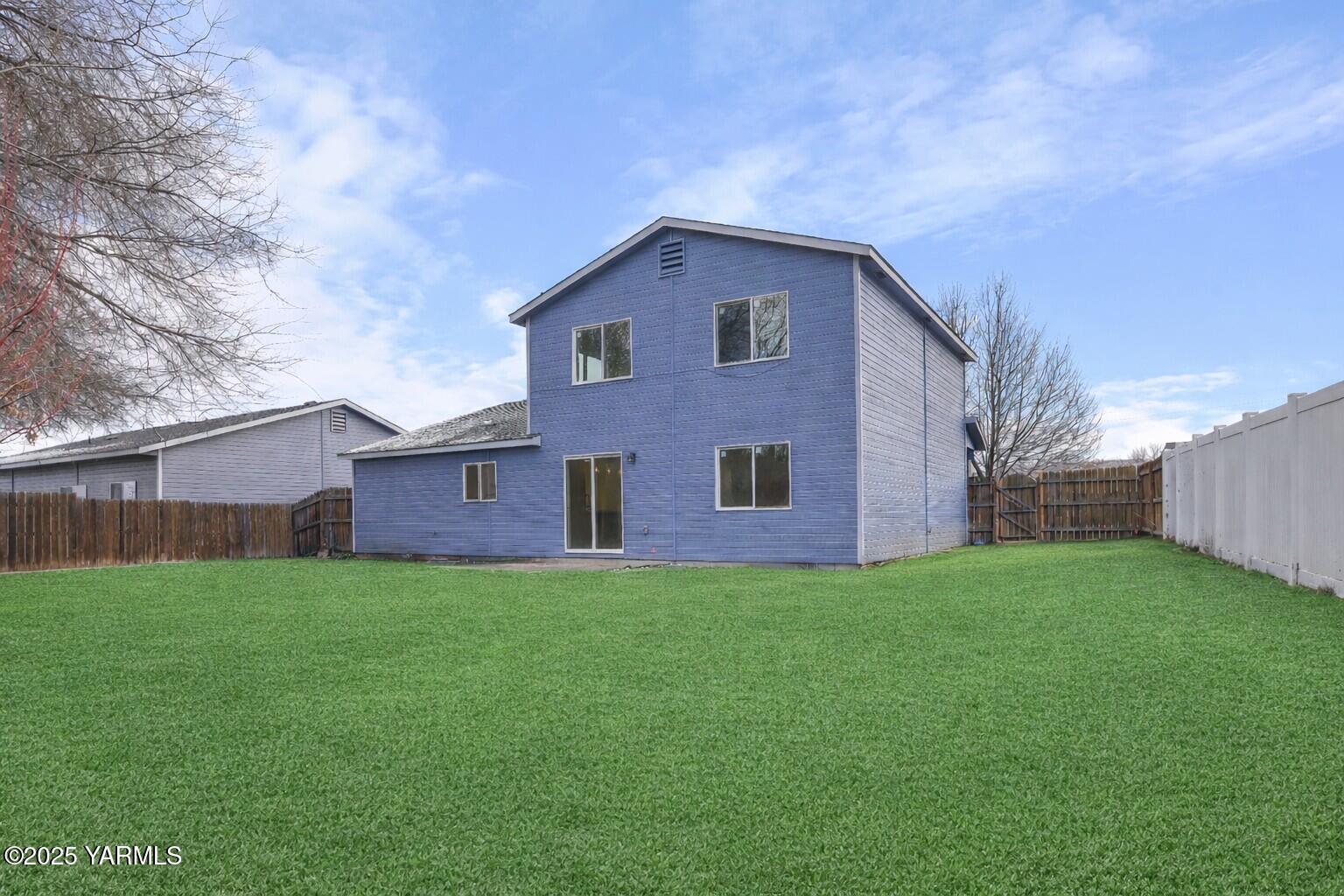 2216 S 67th Ave