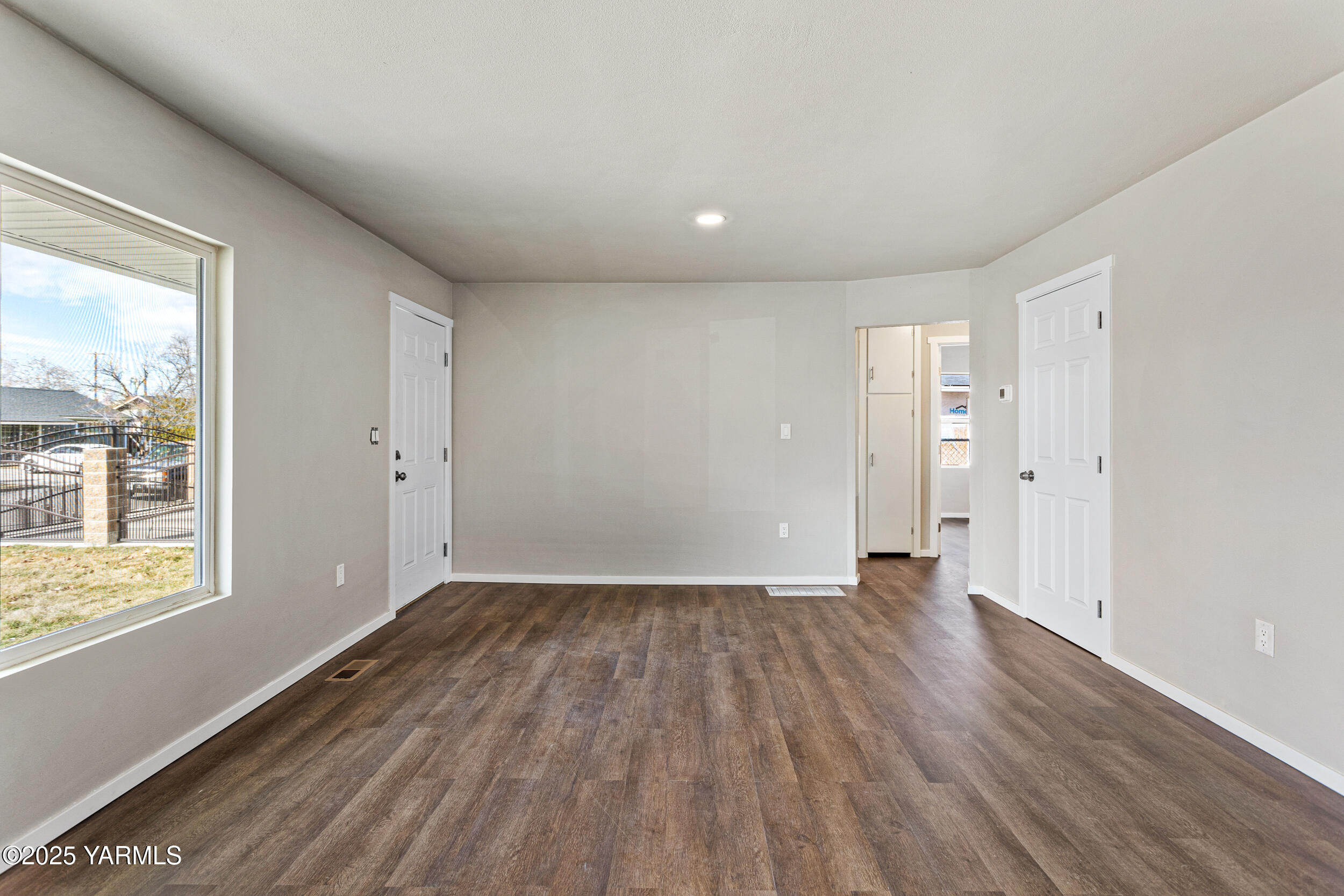 1207 S 9th Ave