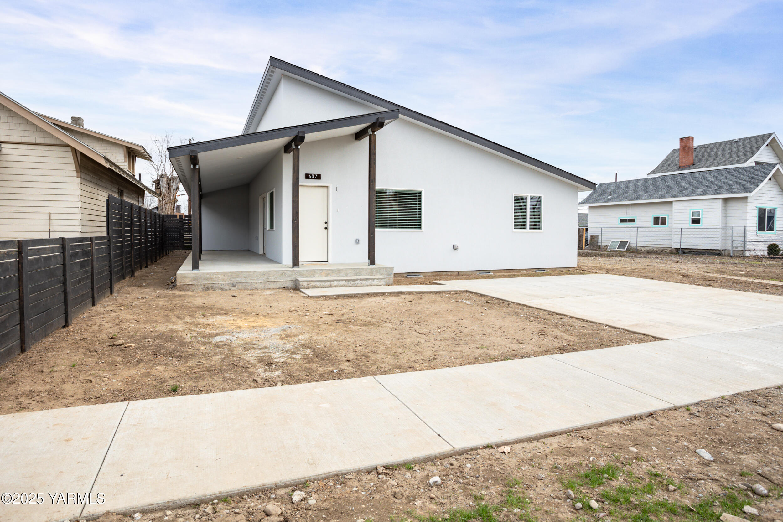 607 S Pleasant Ave