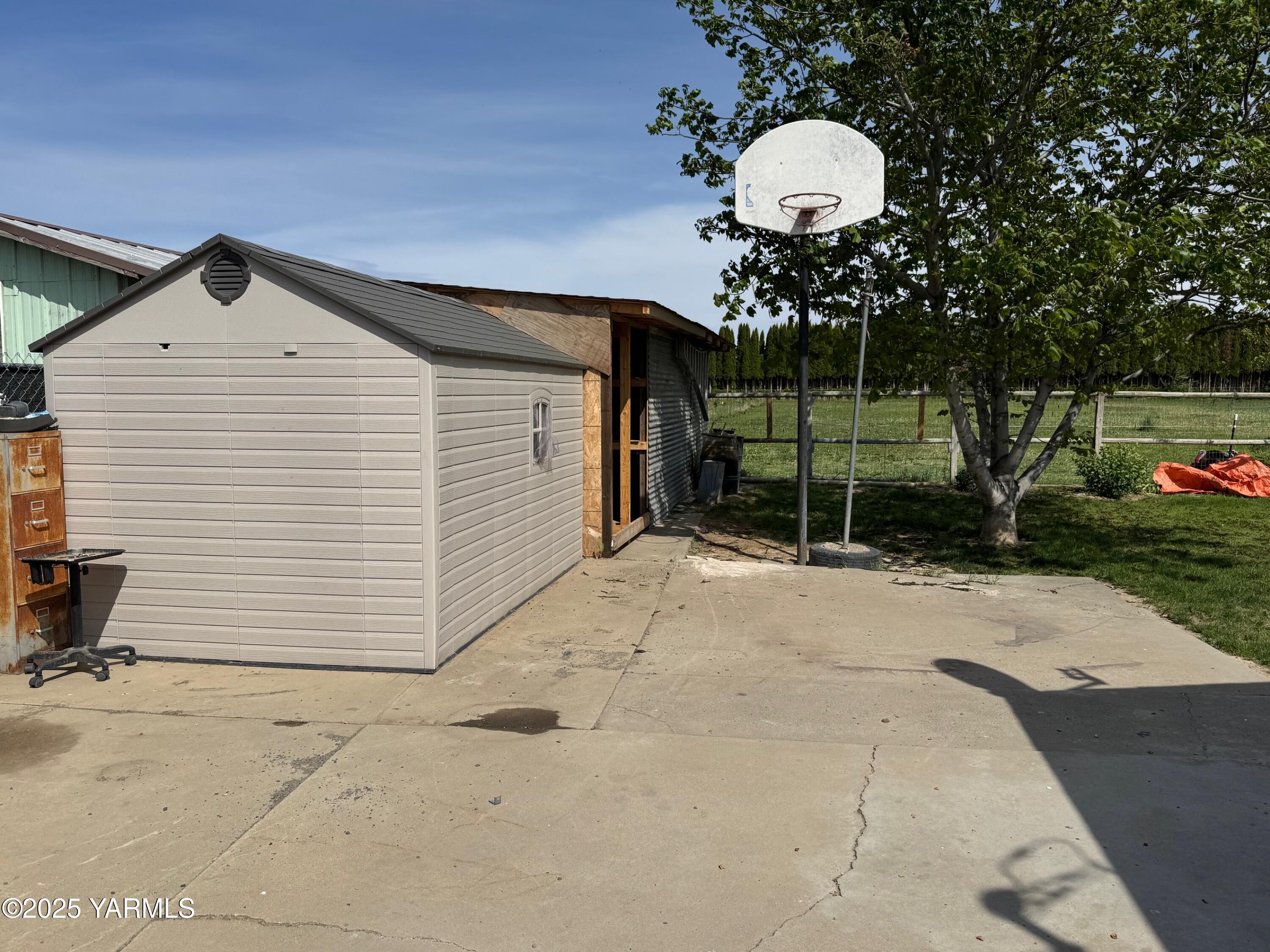 1703 Beaudry Rd