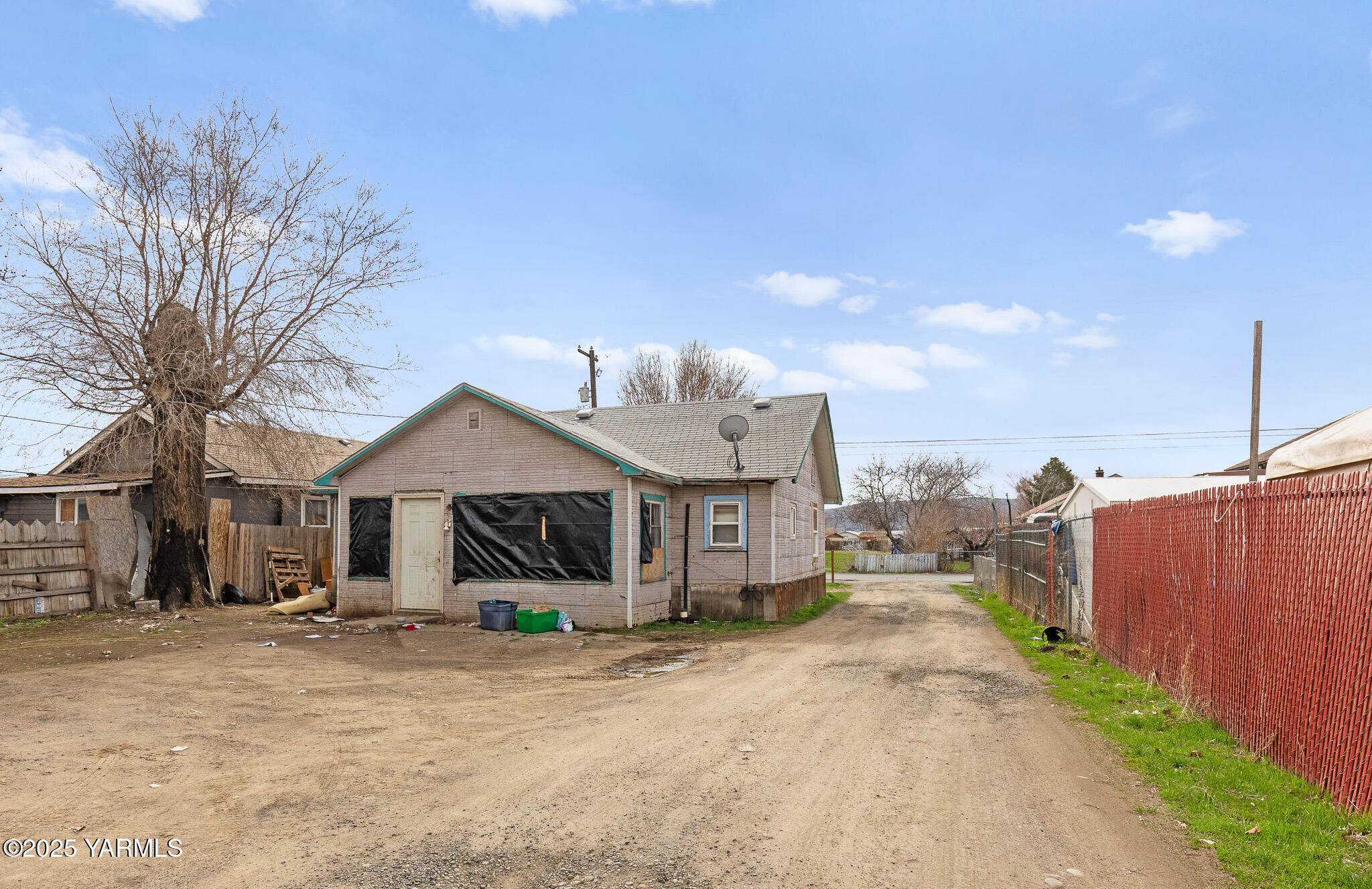 811 E Viola Ave